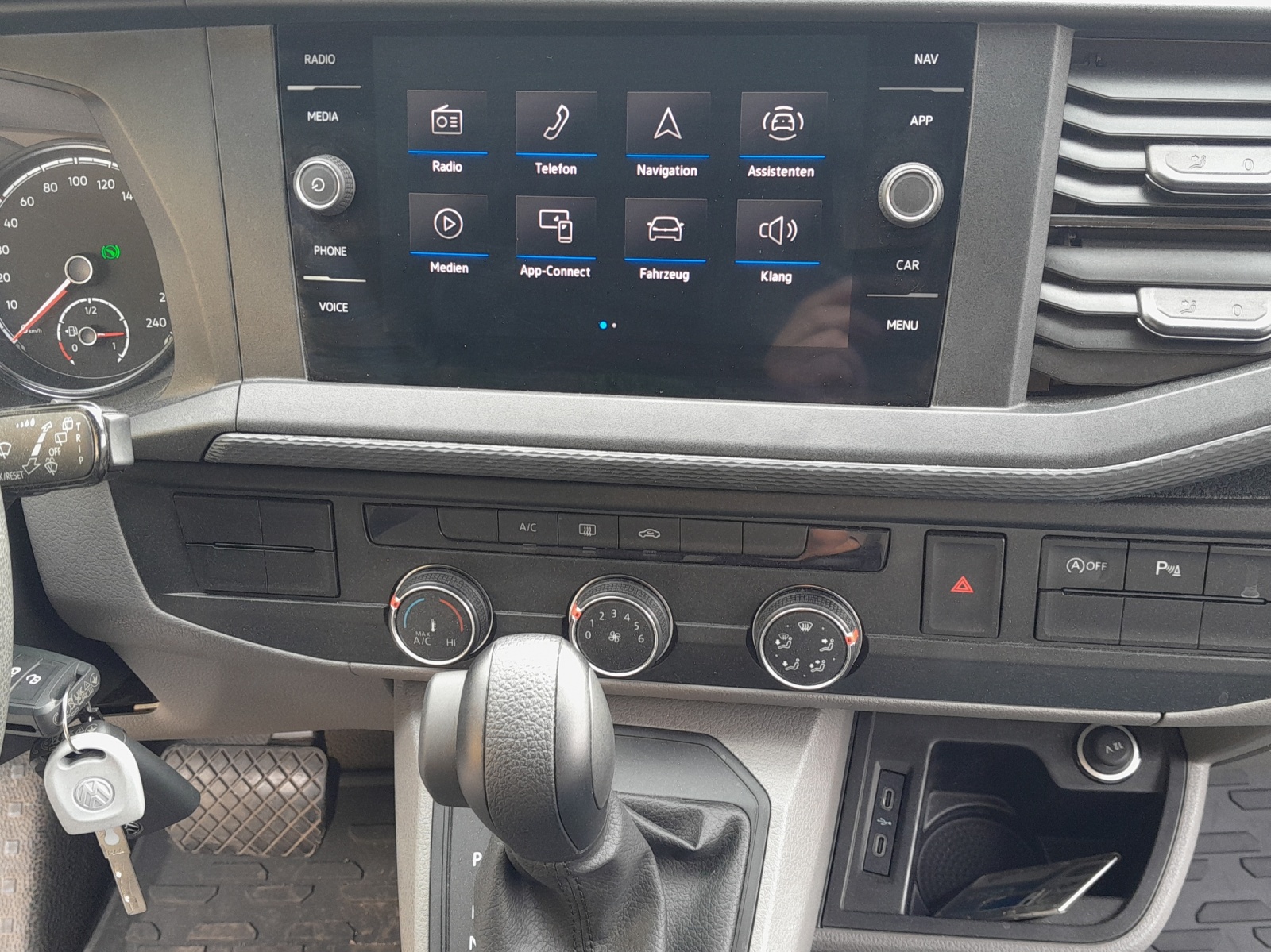 VW T6.1 2.0 TDI DSG-image-10