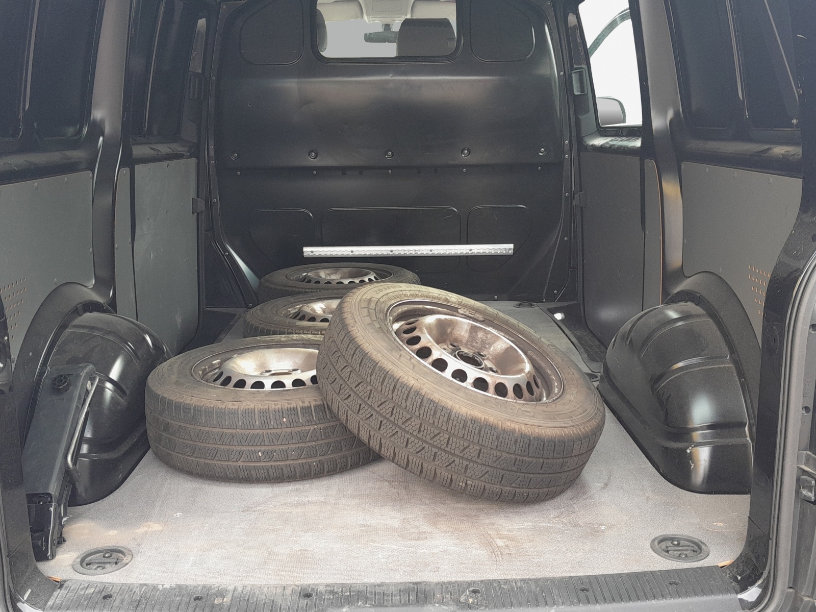 VW T6.1 2.0 TDI DSG-image-12