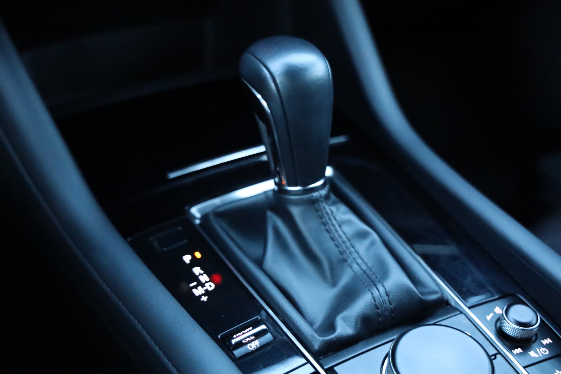 MAZDA 3 Hatchback SKYACTIV-G M Hybrid 122 Revolution Automat-image-15