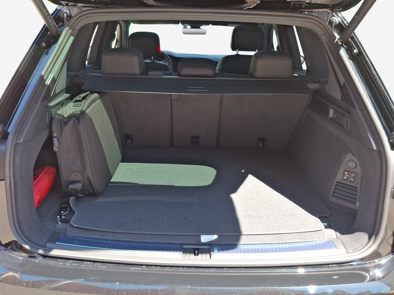 VW Touareg 3.0 TSI eHybrid R Final Edition Tiptronic-image-12