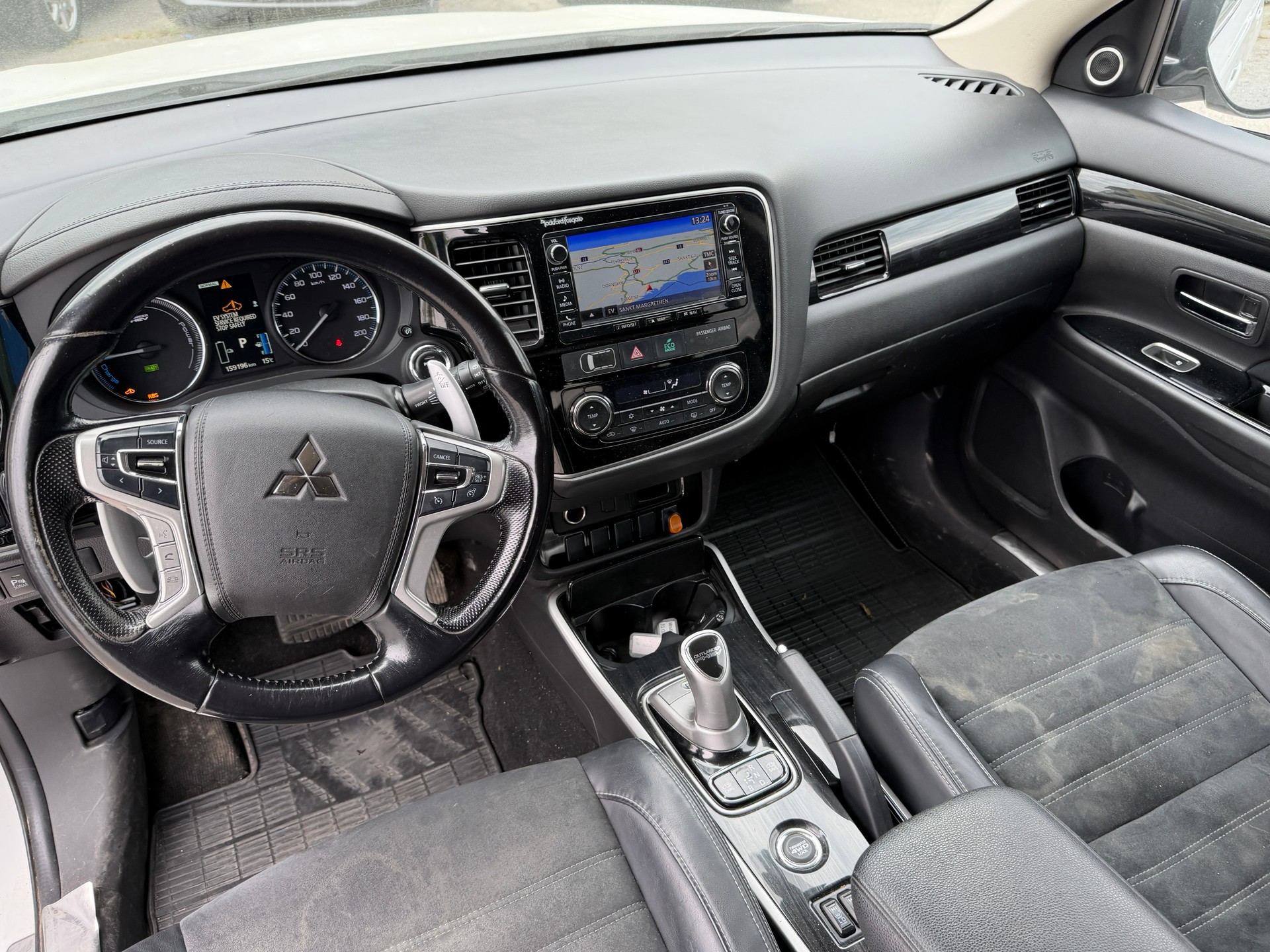 MITSUBISHI Outlander 2.0 PHEV Style 4WD Automatic-image-9