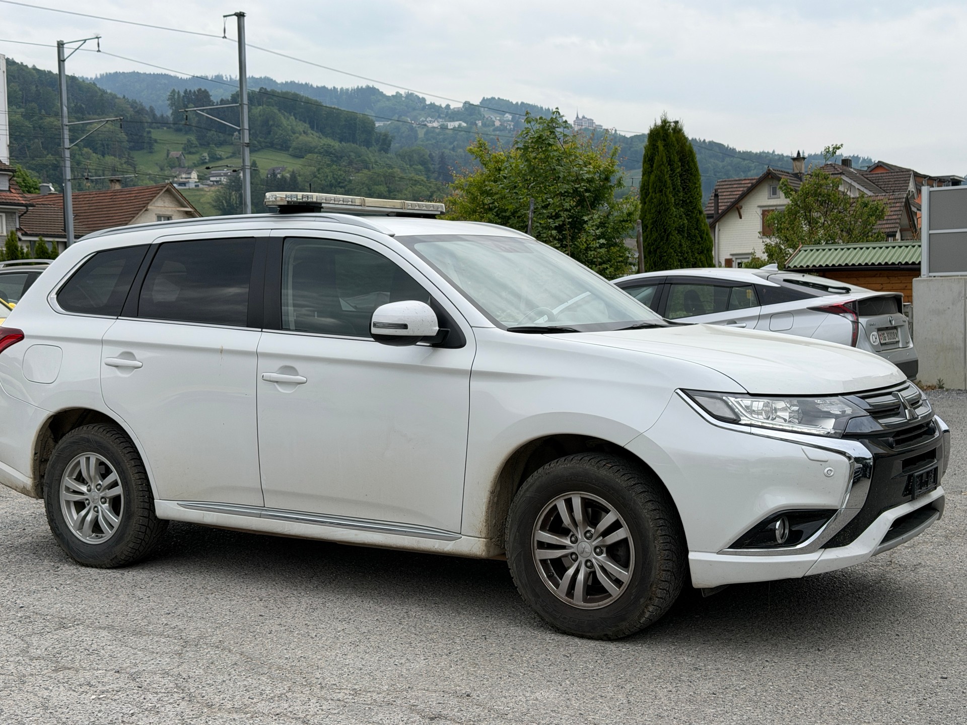 MITSUBISHI Outlander 2.0 PHEV Style 4WD Automatic-image-2