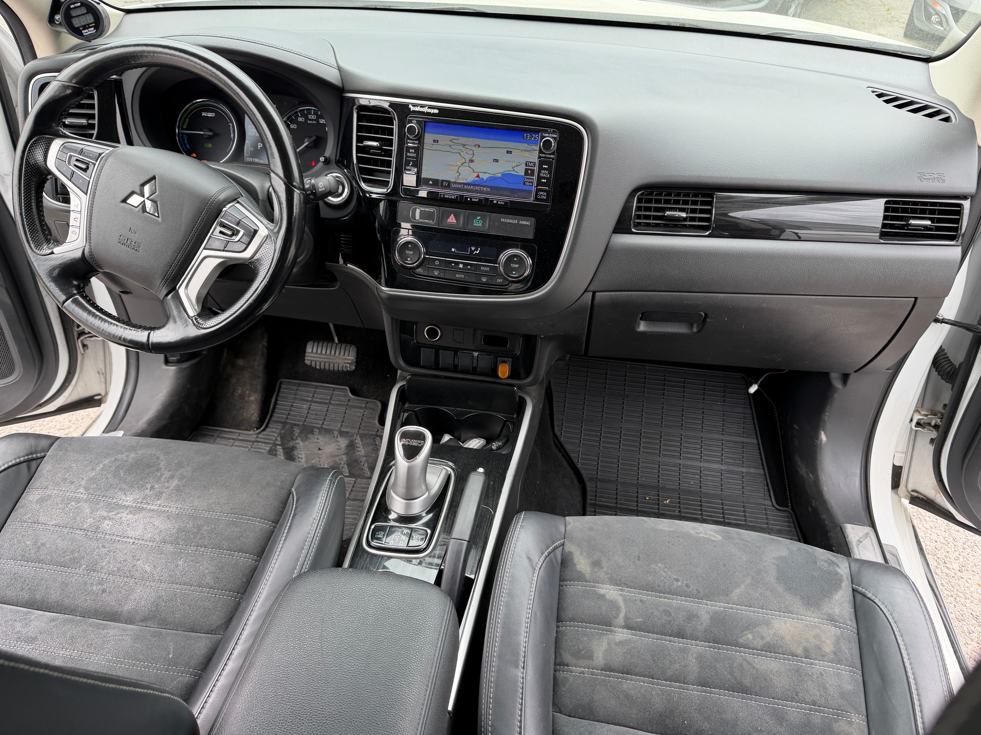 MITSUBISHI Outlander 2.0 PHEV Style 4WD Automatic-image-11