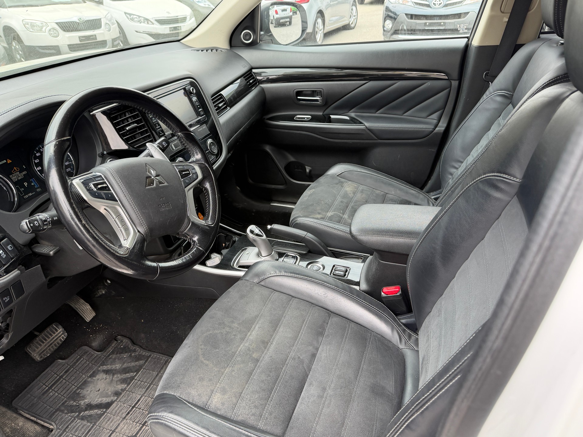 MITSUBISHI Outlander 2.0 PHEV Style 4WD Automatic-image-7