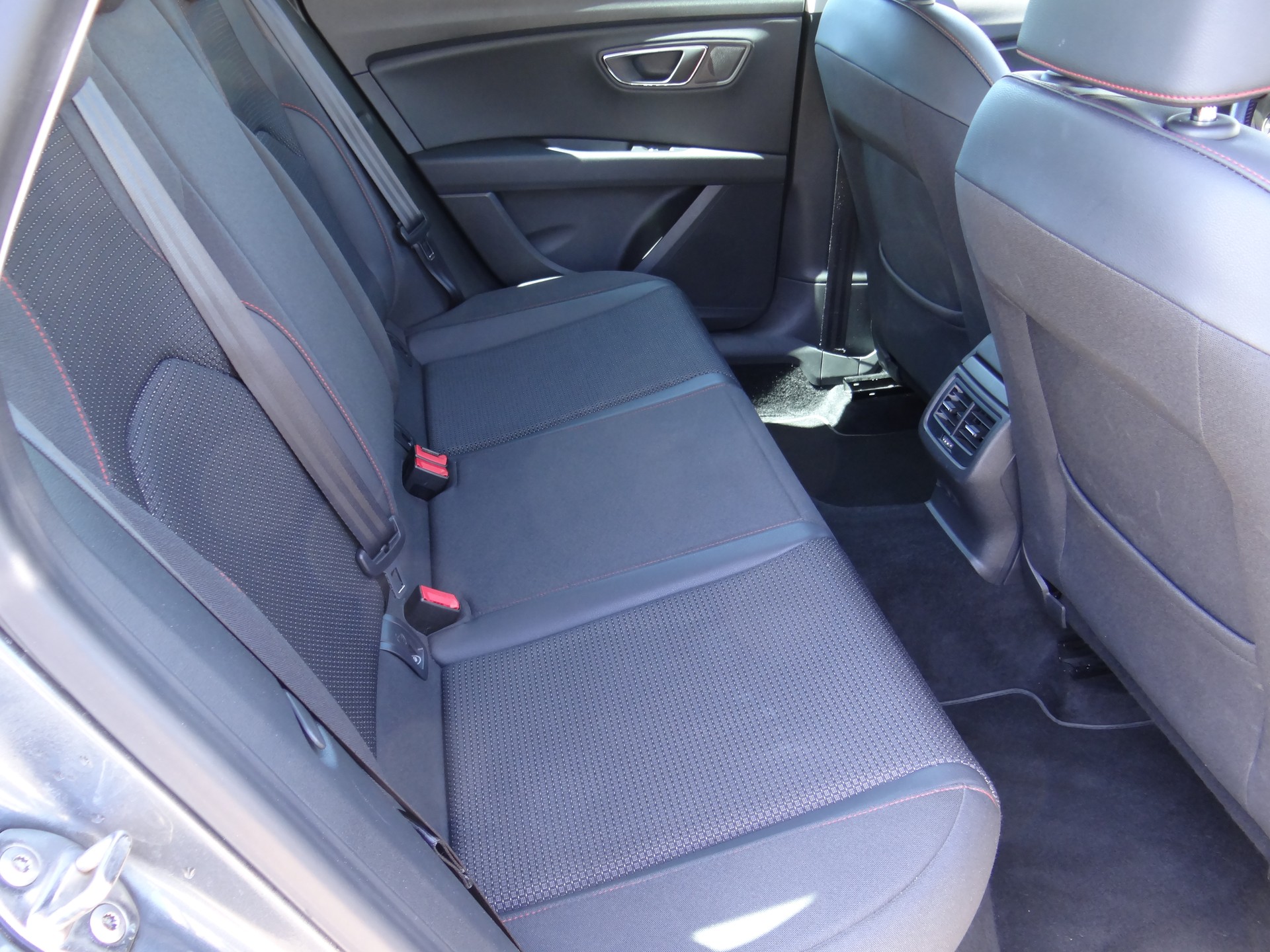 SEAT Leon 2.0 TDI FR-image-6