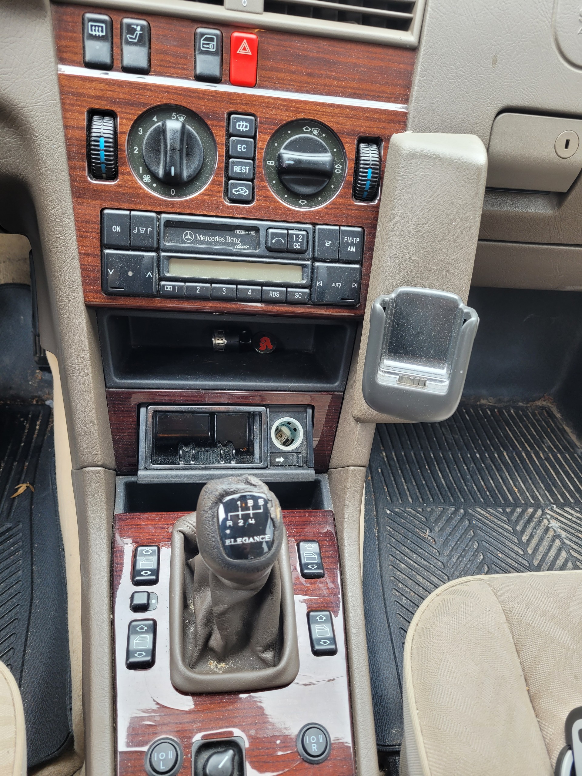 MERCEDES-BENZ C 200 Elégance-image-13