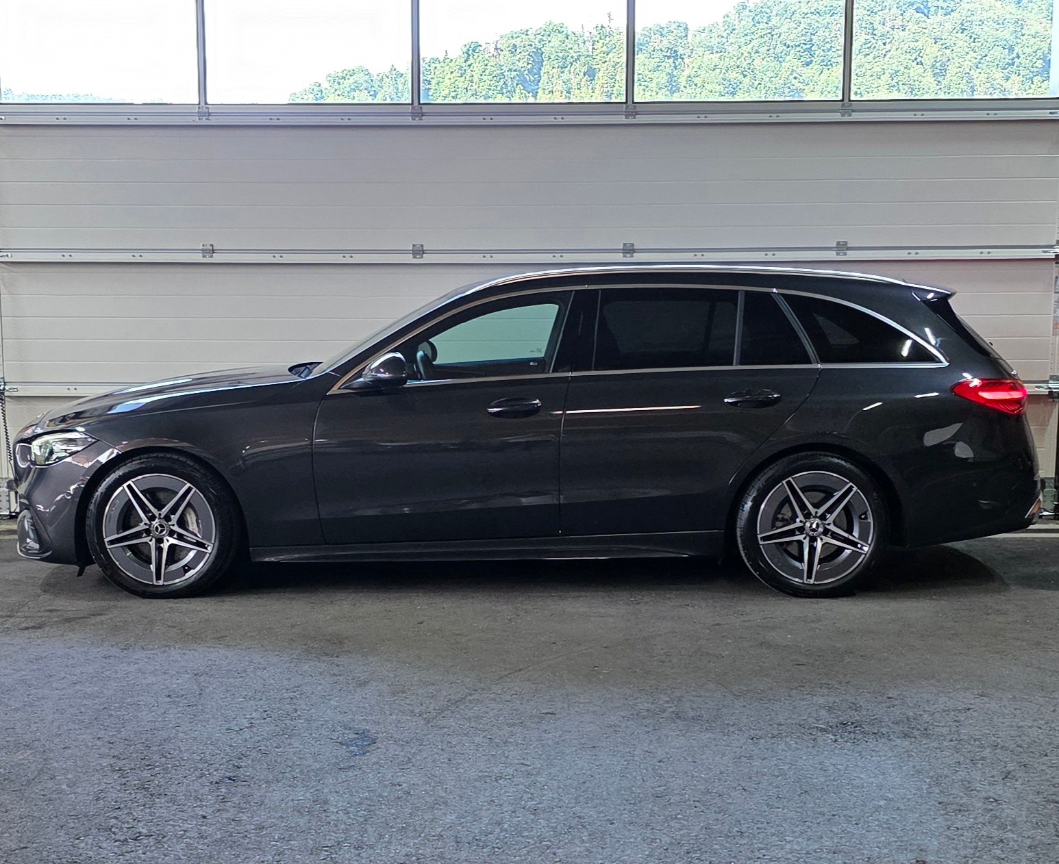 MERCEDES-BENZ C 220 d T AMG Line *Spurhalteassistent/Bremsassistent*Rückfahrkamera*Ambientebeleuchtung*Sitzheizung*-showroom-element-1