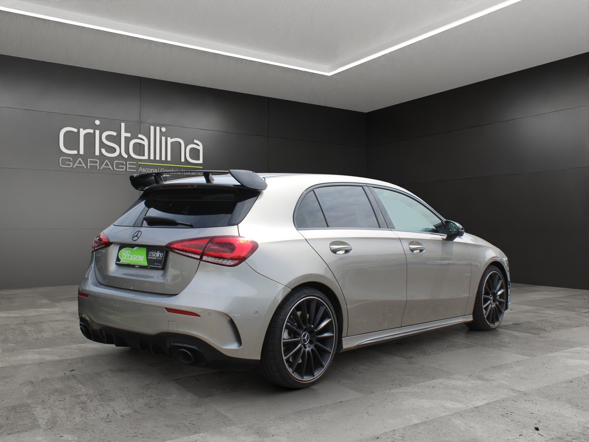 MERCEDES-BENZ A 35 AMG 4matic-showroom-element-3