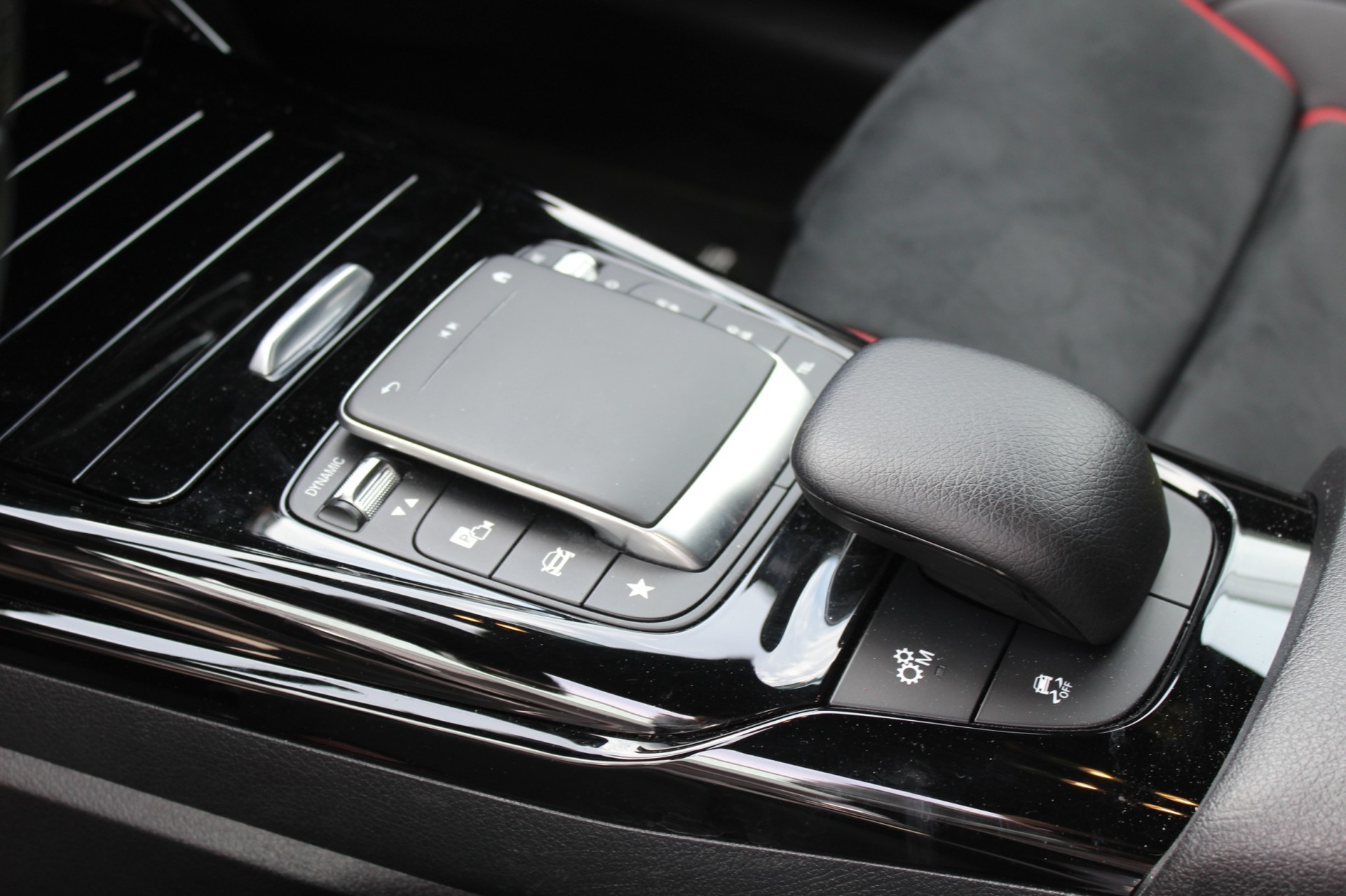 MERCEDES-BENZ A 35 AMG 4matic-image-8