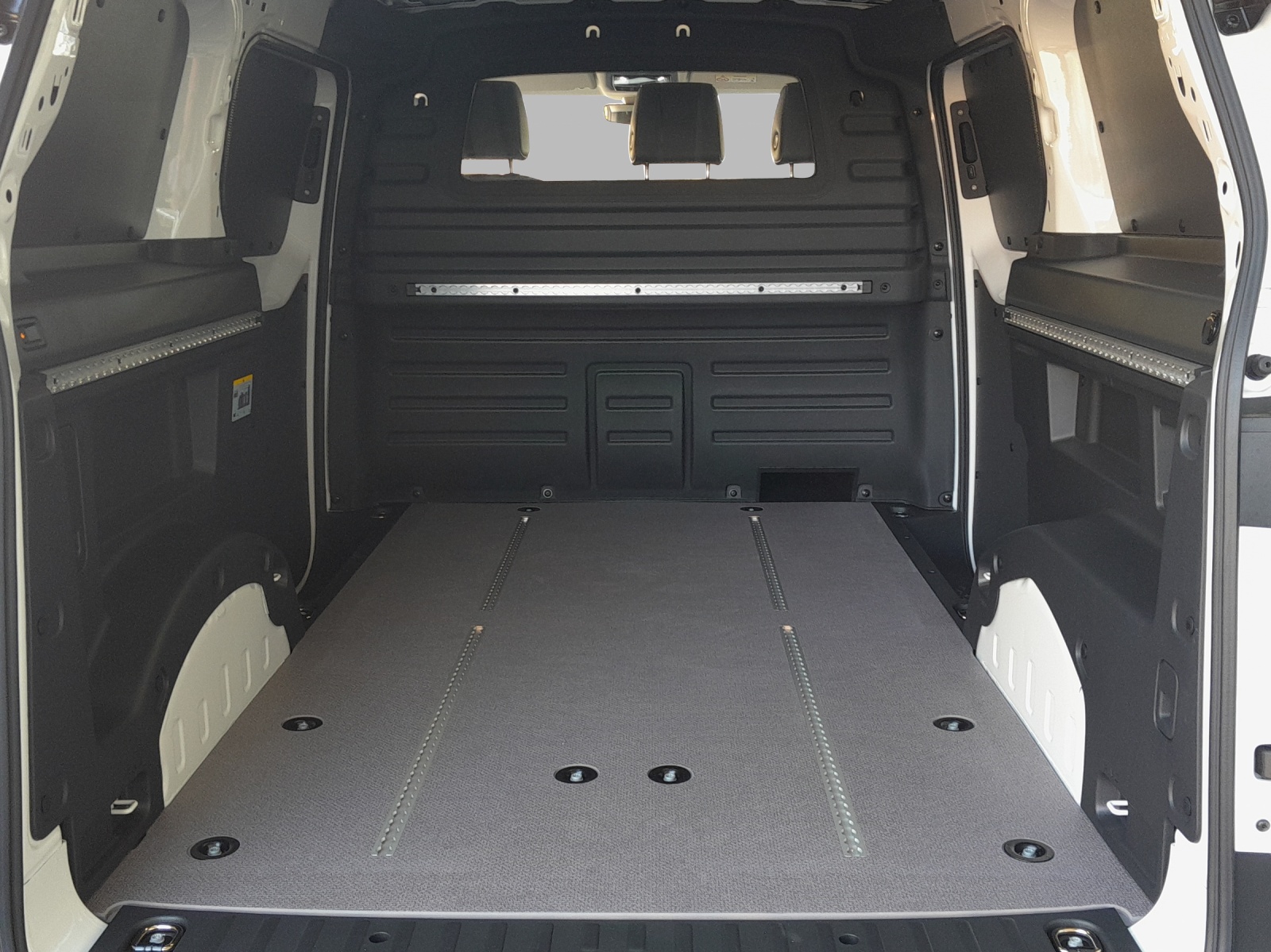 VW ID. Buzz Cargo 4Motion-image-11