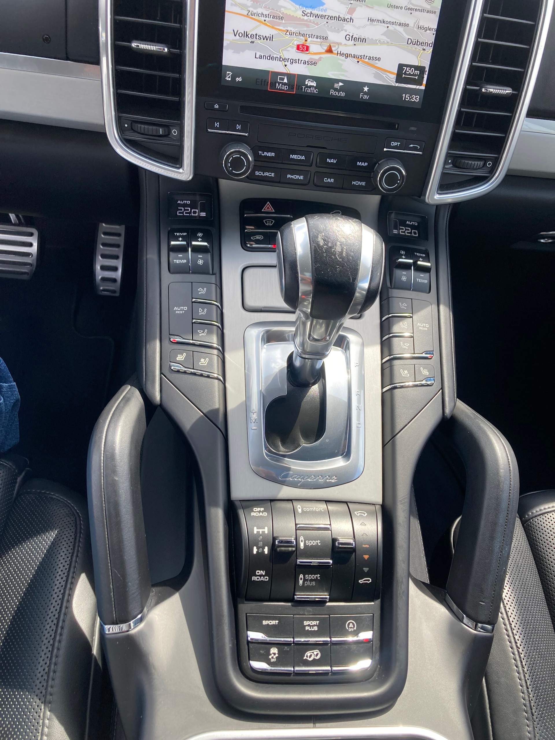 PORSCHE Cayenne Turbo S MY 2017-image-11