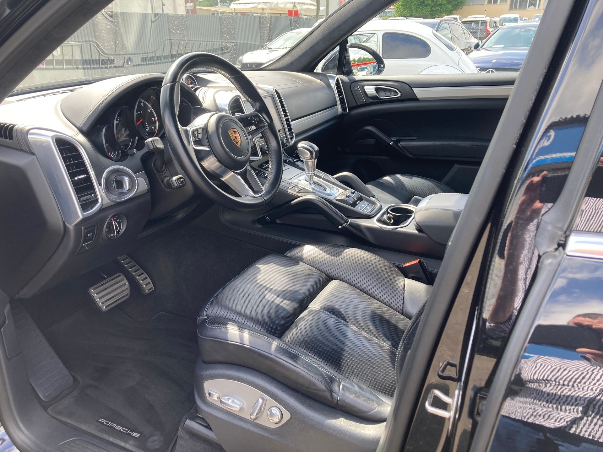 PORSCHE Cayenne Turbo S MY 2017-image-6