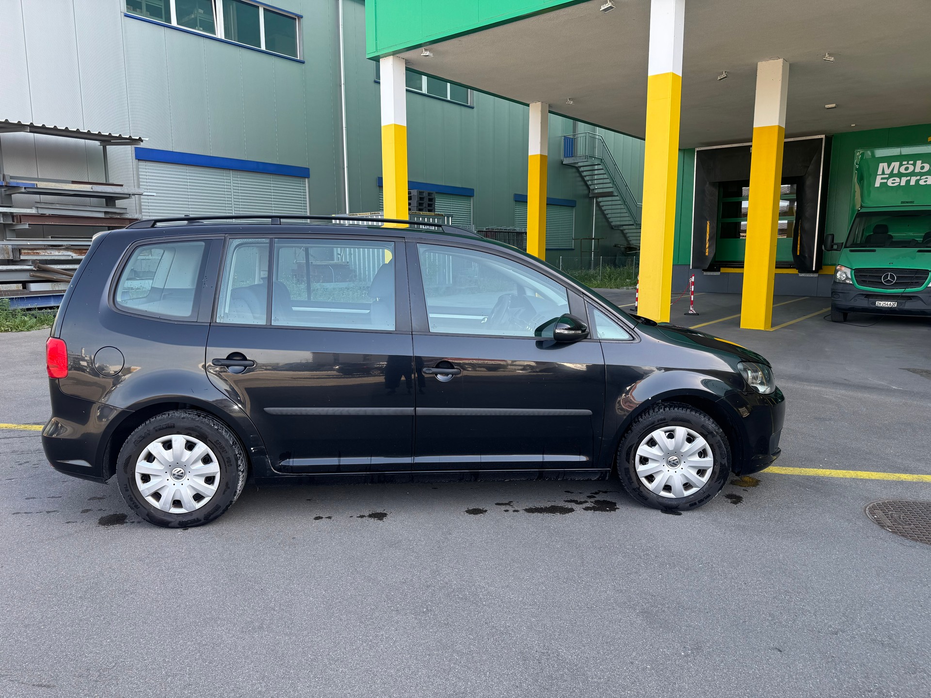 VW Touran 1.6 TDI BlueMotion Technology Trendline-image-6