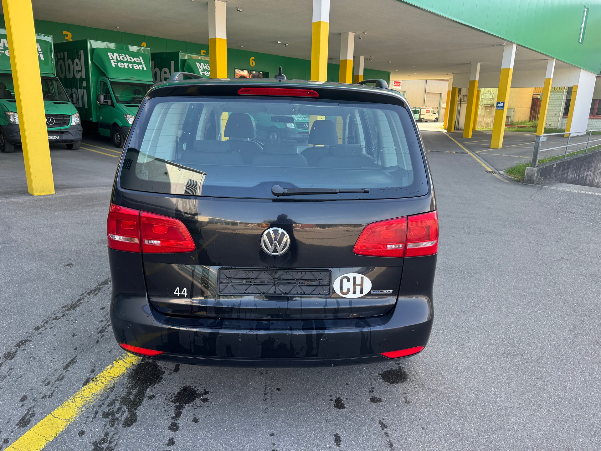 VW Touran 1.6 TDI BlueMotion Technology Trendline-image-4