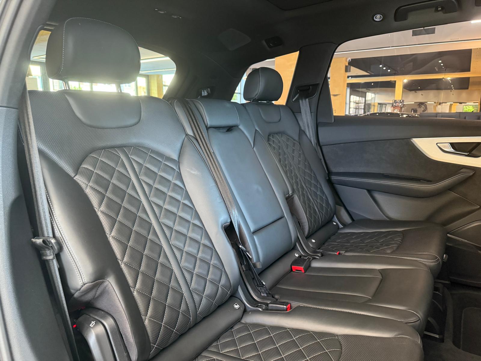 AUDI Q7 50 TDI quattro S Line tiptronic-image-18