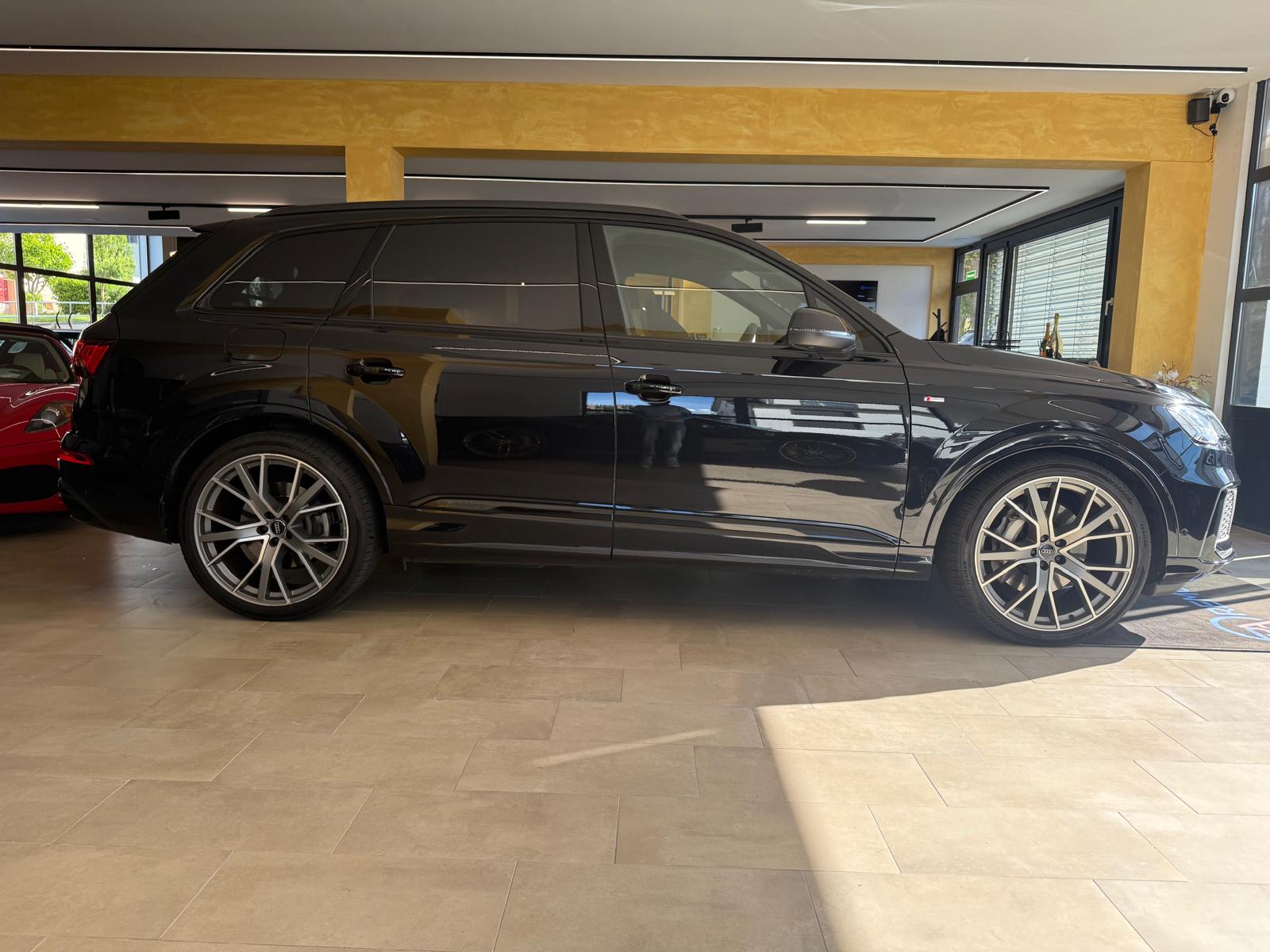 AUDI Q7 50 TDI quattro S Line tiptronic-showroom-element-1