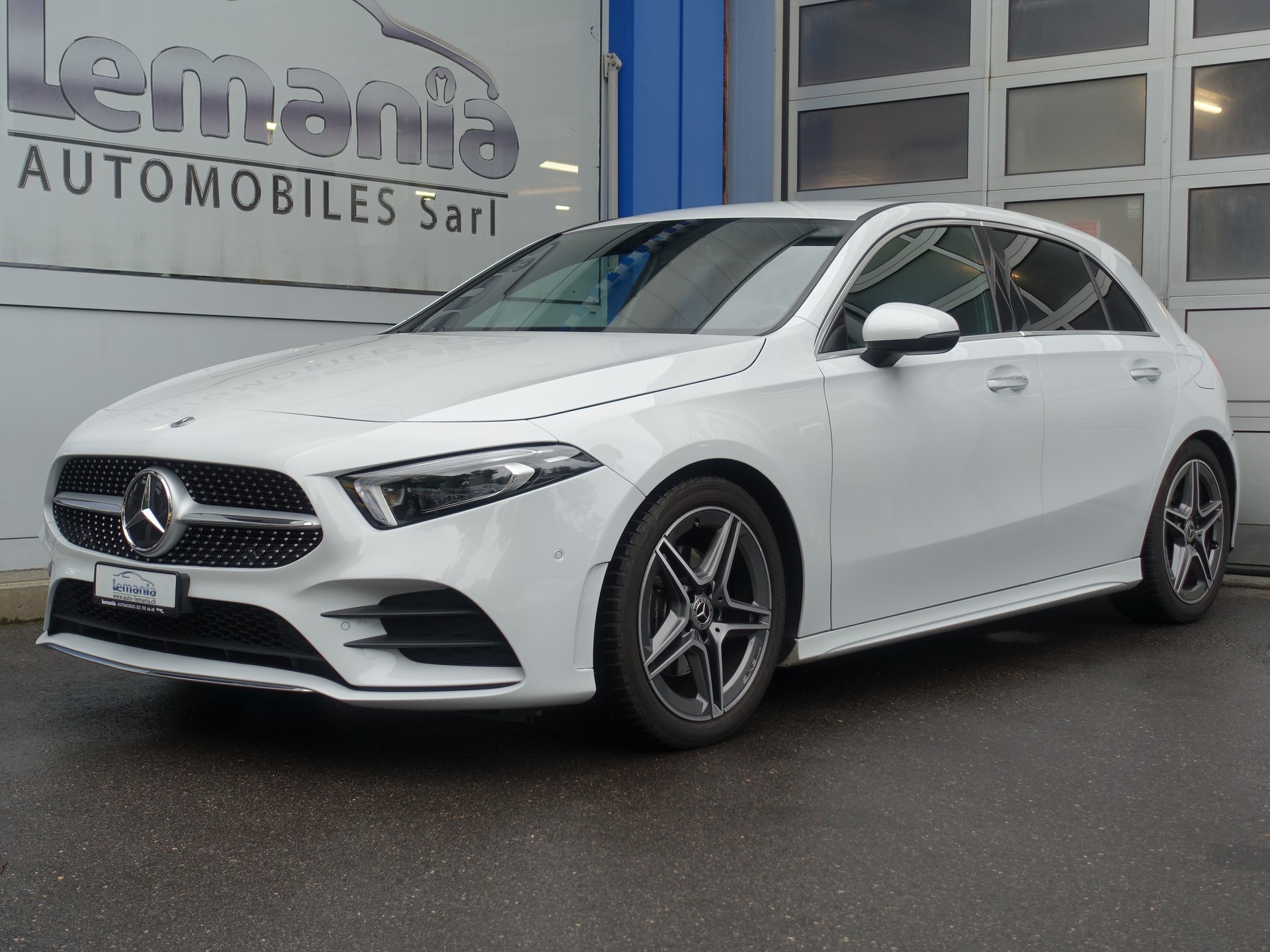 MERCEDES-BENZ A 200 Style 7G-DCT-showroom-element-1