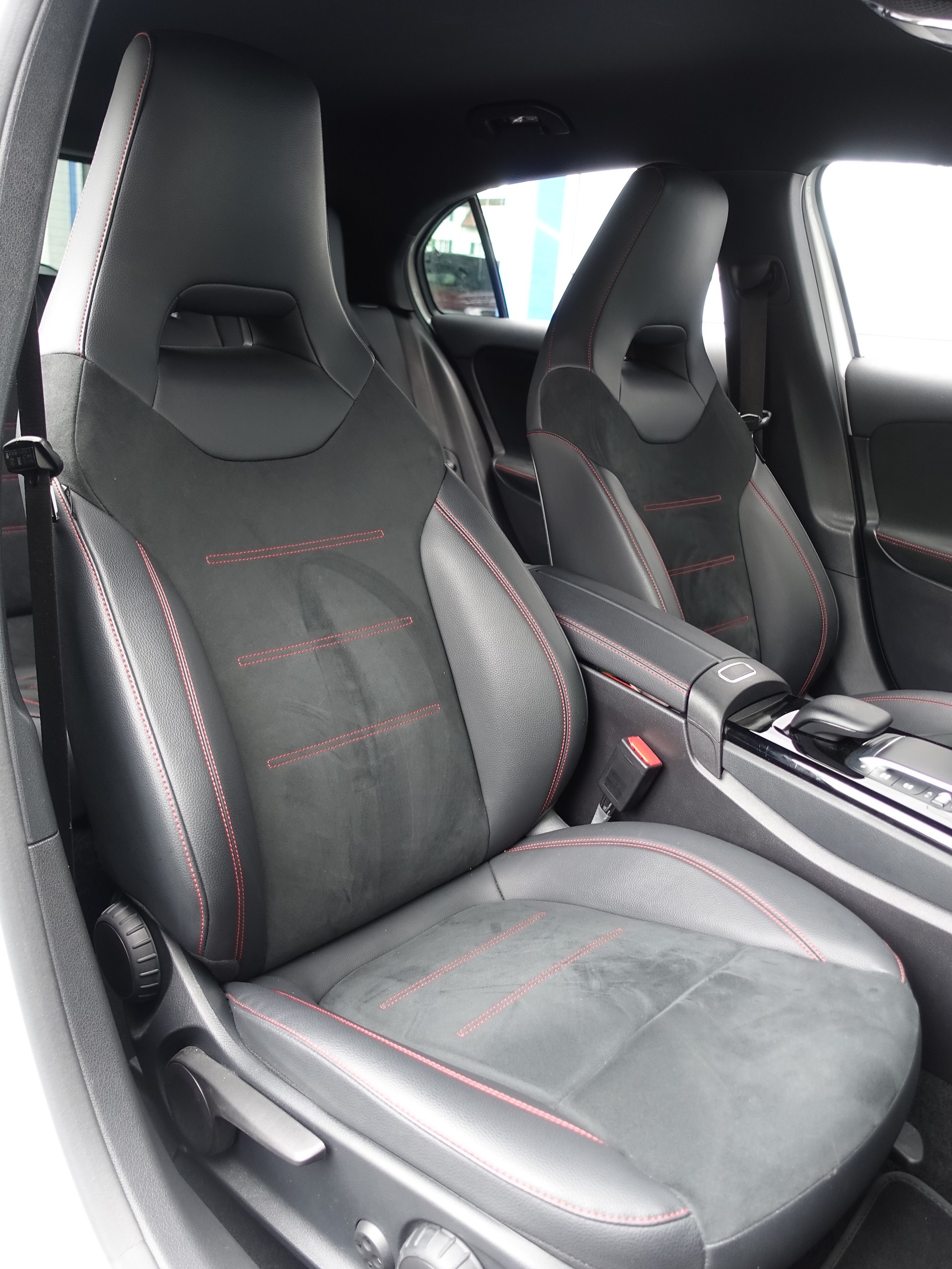MERCEDES-BENZ A 200 Style 7G-DCT-image-9
