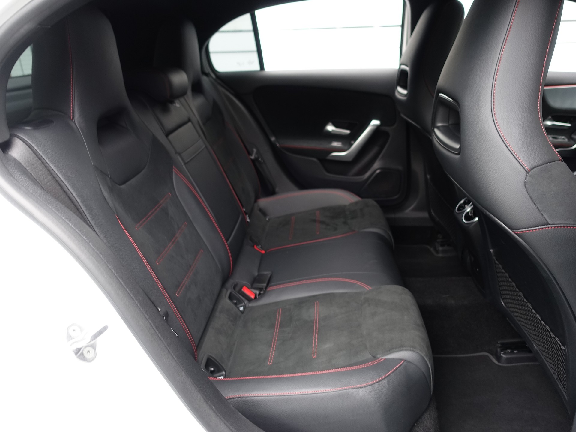 MERCEDES-BENZ A 200 Style 7G-DCT-image-14