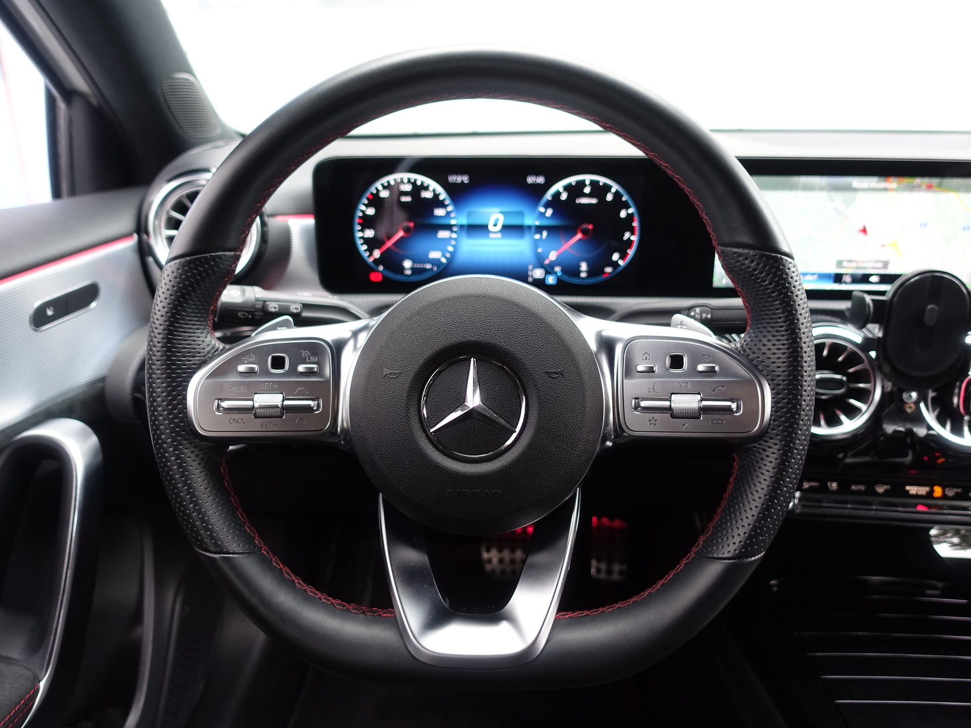 MERCEDES-BENZ A 200 Style 7G-DCT-image-11