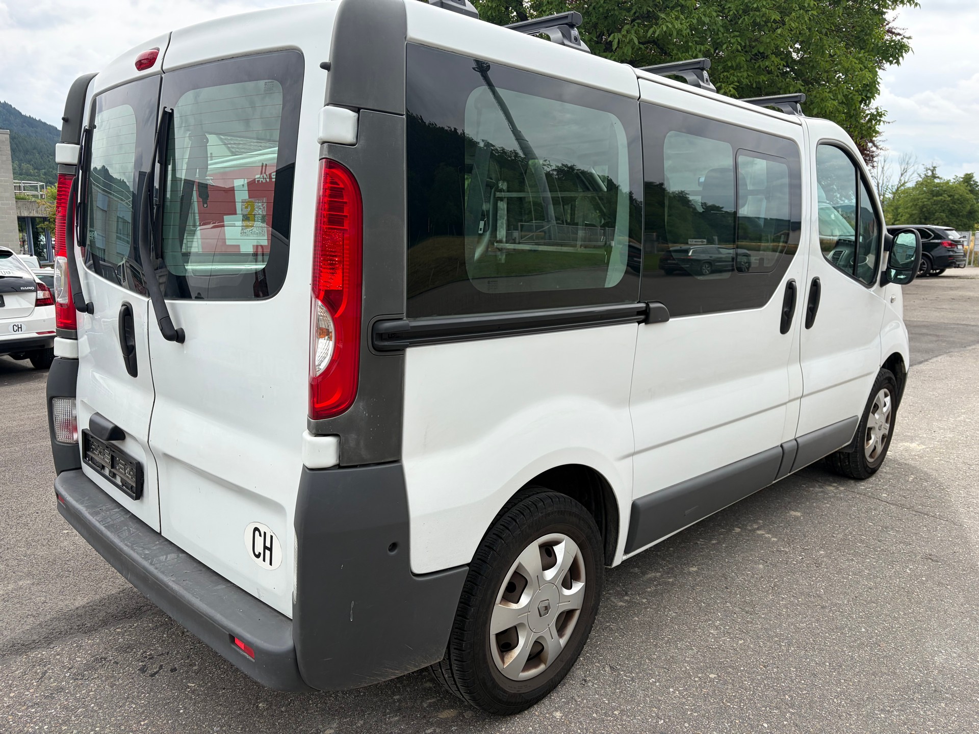 RENAULT Trafic 2.0dCi Eco Passenger Authentique-image-2