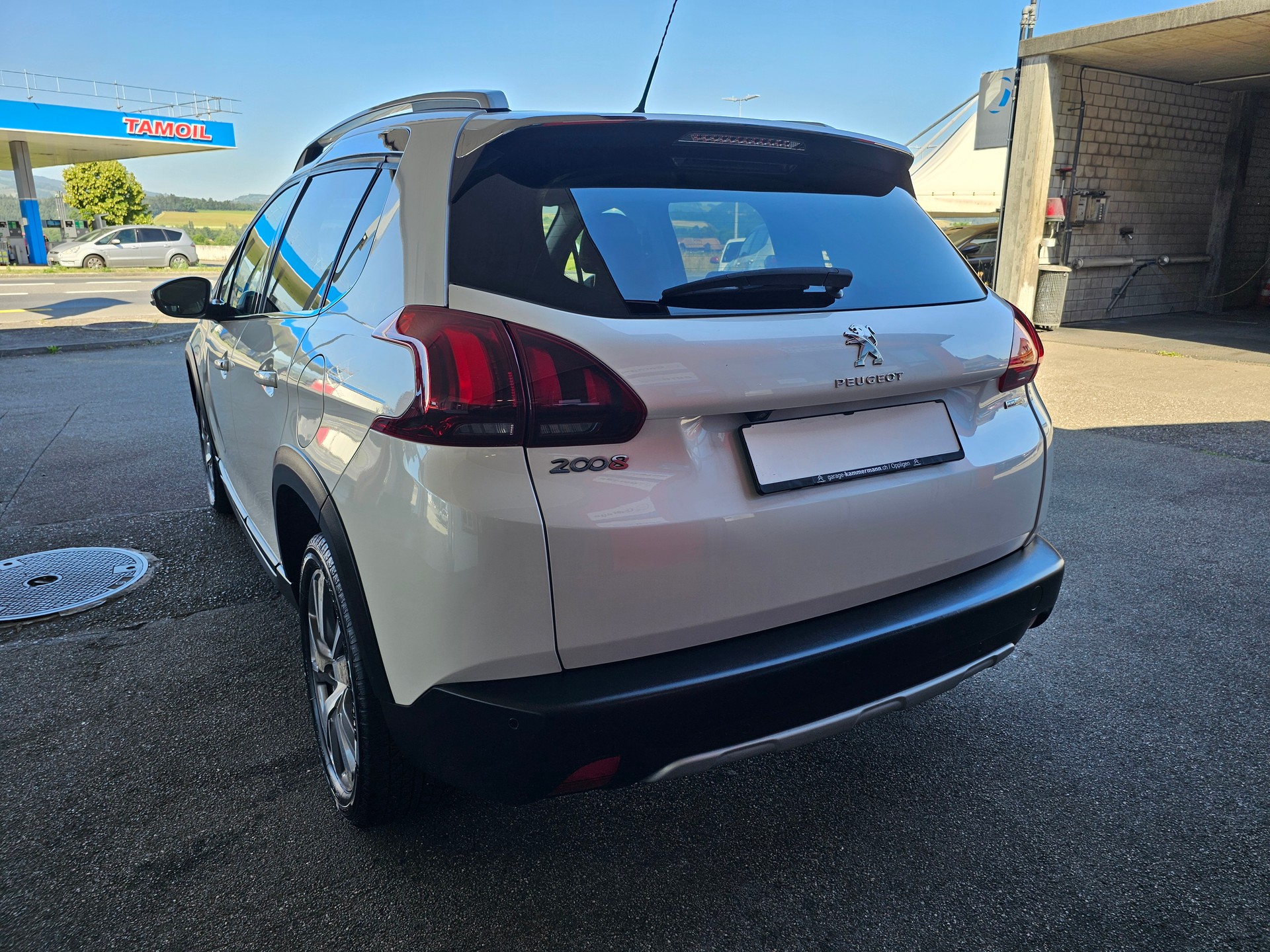 PEUGEOT 2008 1.2 PureTech Allure EAT6-image-3
