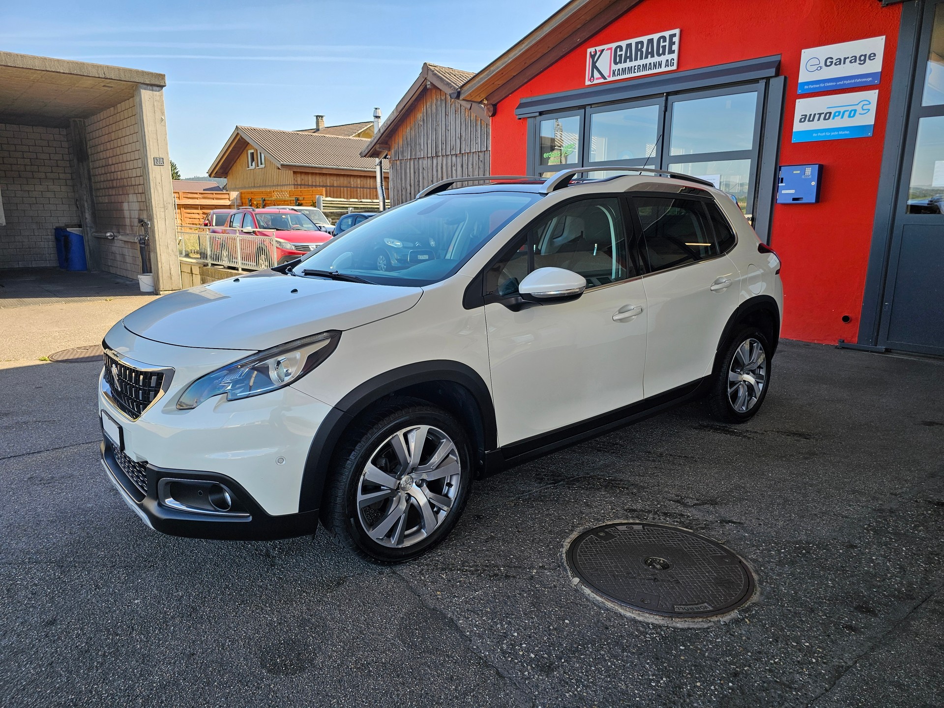 PEUGEOT 2008 1.2 PureTech Allure EAT6-image-1