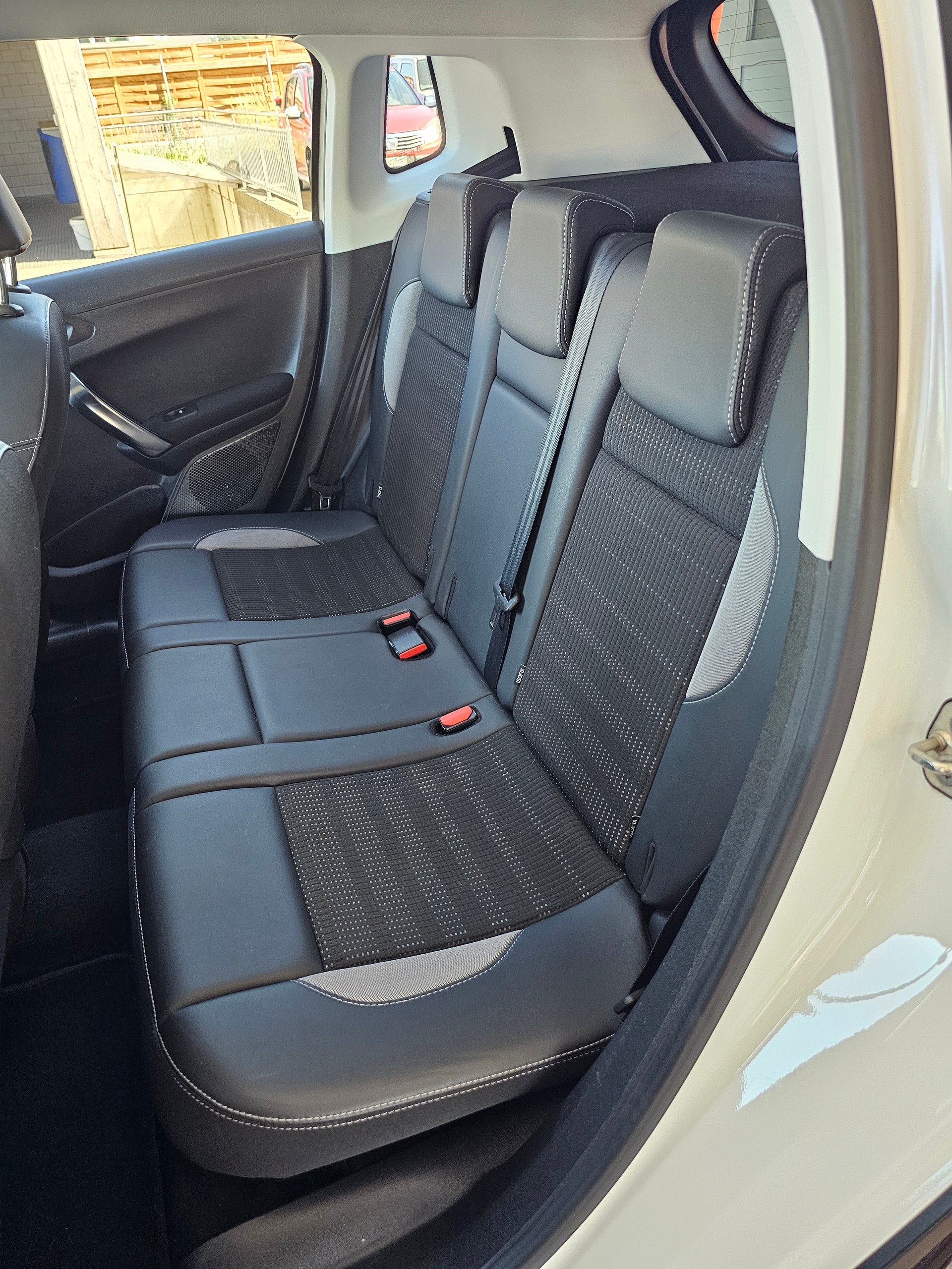 PEUGEOT 2008 1.2 PureTech Allure EAT6-image-8