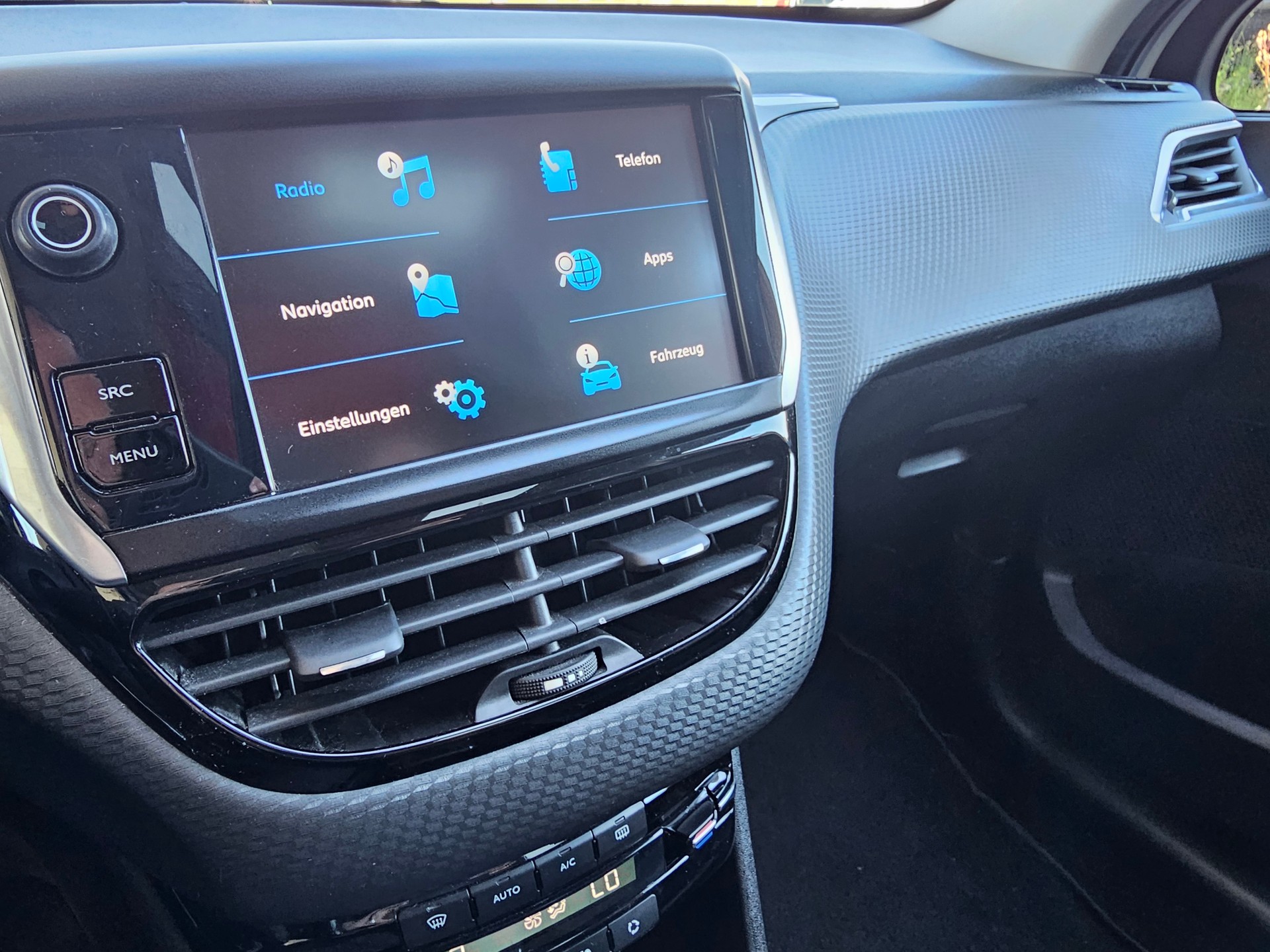 PEUGEOT 2008 1.2 PureTech Allure EAT6-image-13