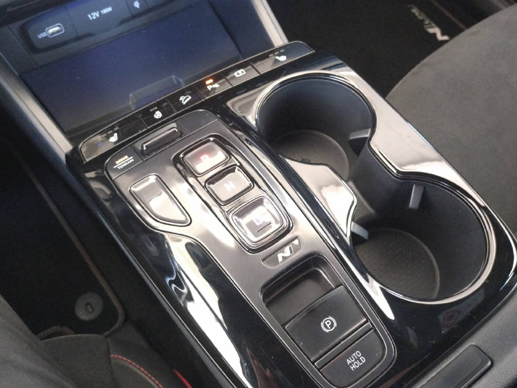 HYUNDAI TUCSON 1.6 T-GDi Hybrid N-Line 4WD-image-17