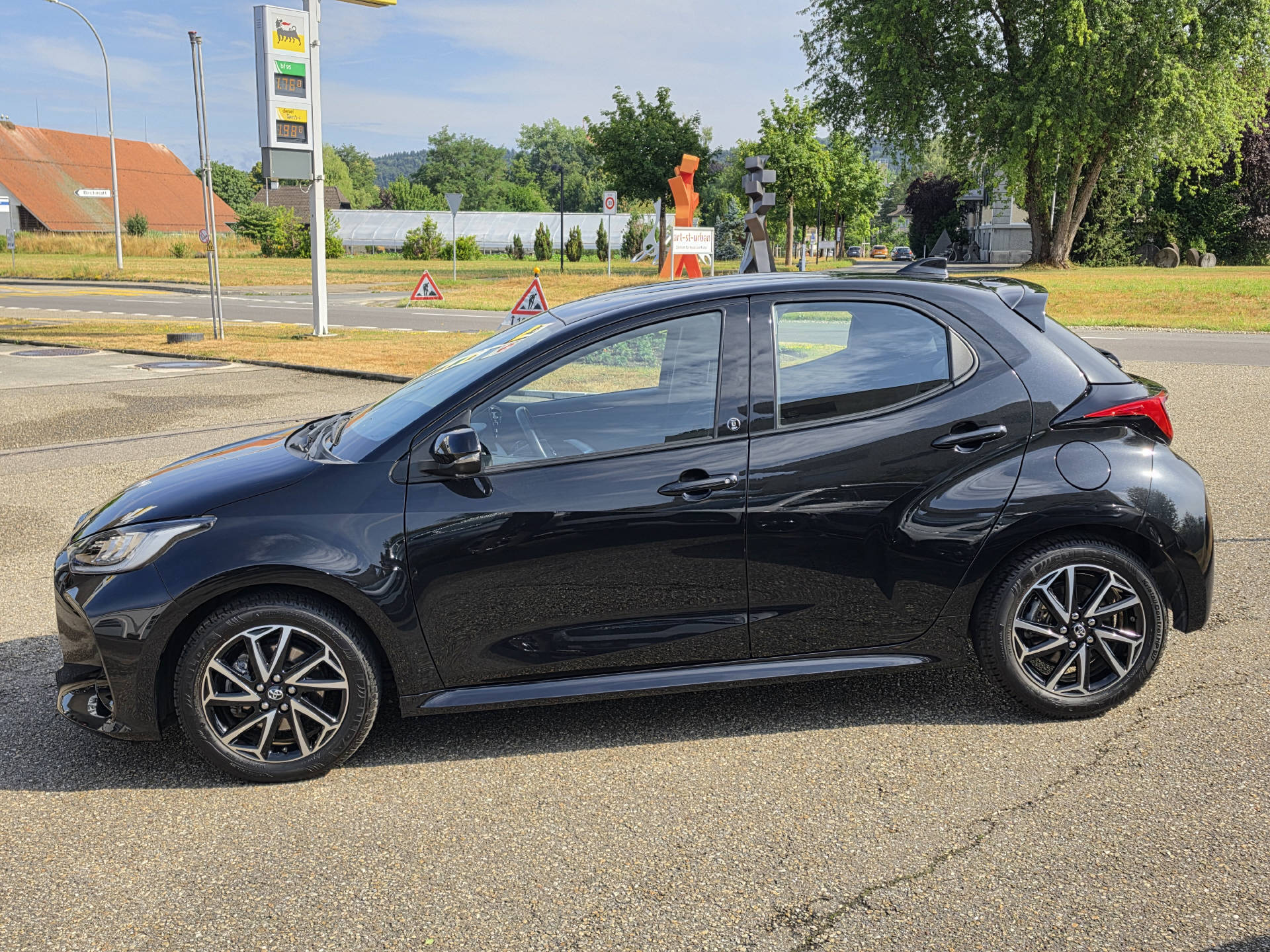 TOYOTA Yaris 1.5 VVT-i HSD Trend-showroom-element-1