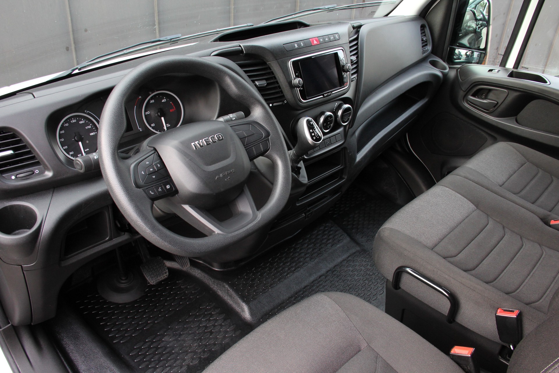 IVECO 35 C 16 A8 **AUTOMAT** **HEBEBÜHNE** **RÜCKFAHRKAMERA** **KLIMAAUTOMATIK** °°SOFORT-VERFÜGBAR°°-image-13