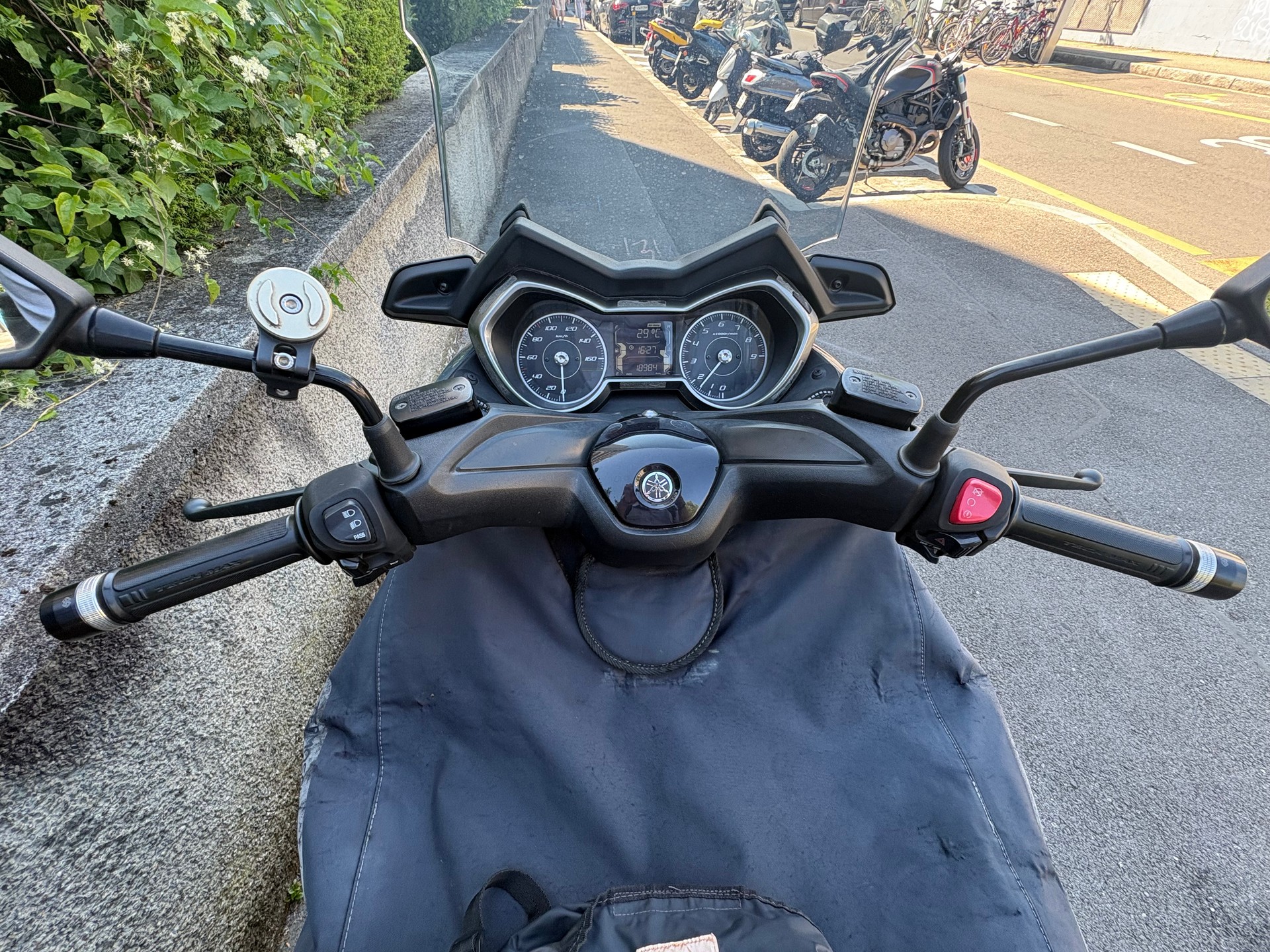 YAMAHA X-Max 300 Tech Max-image-3