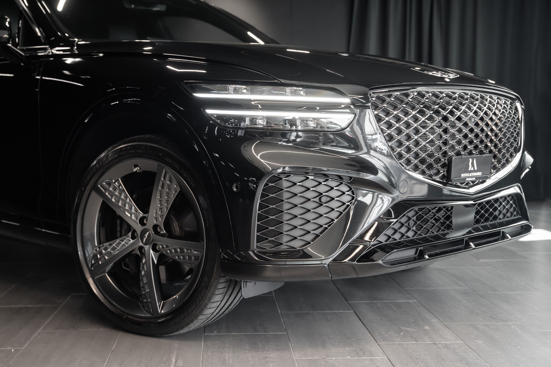 GENESIS GV70 2.5 TGDI Sport AT8 AWD / Technik Paket / Schiebedach / Werksgarantie / CH Auto / Head Up Display / 8Fach / 1.Hand-image-1