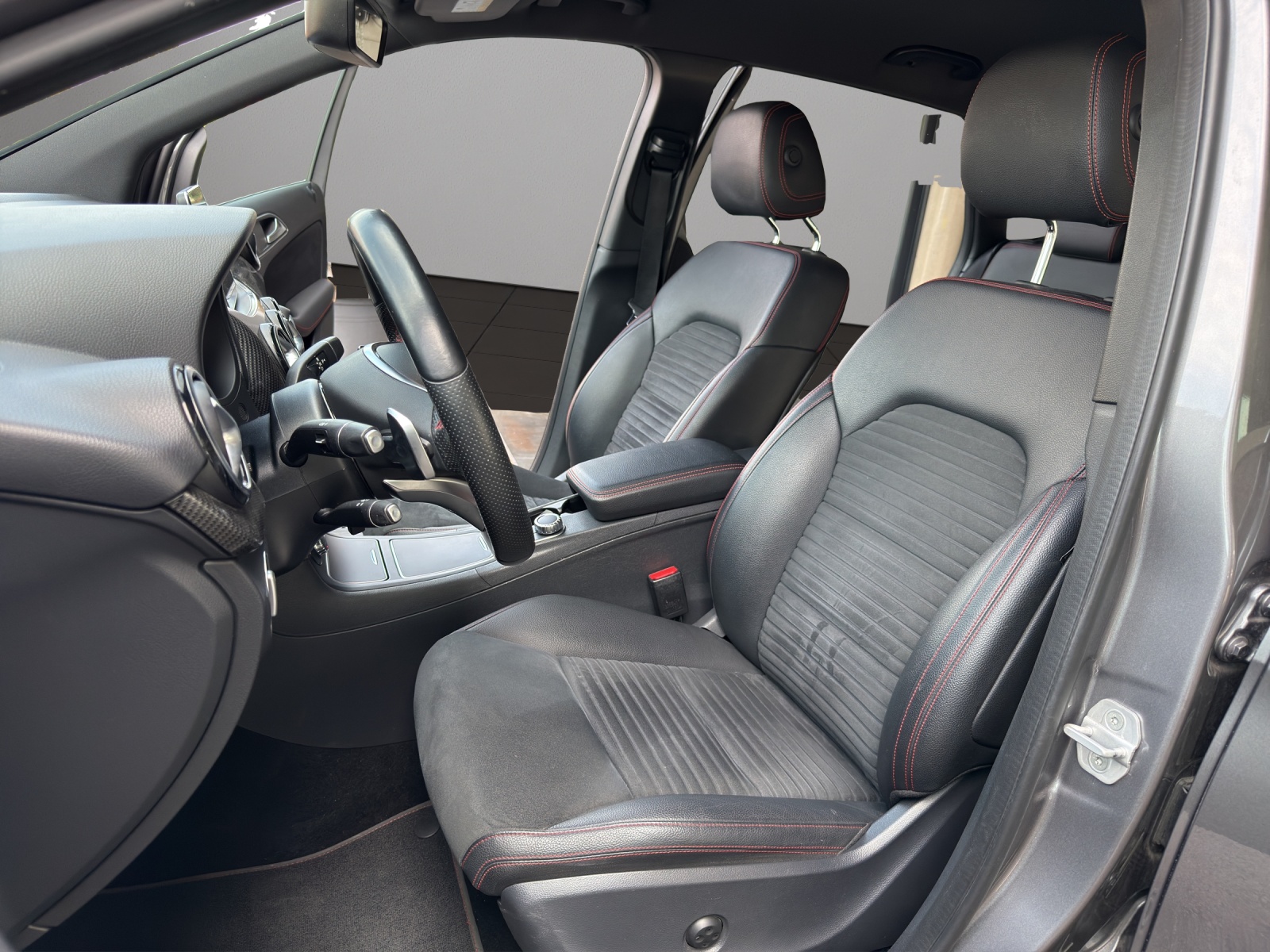 MERCEDES-BENZ B 220 AMG Line 4Matic 7G-DCT-image-8