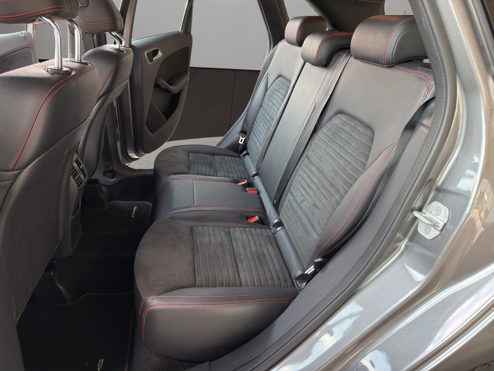 MERCEDES-BENZ B 220 AMG Line 4Matic 7G-DCT-image-12