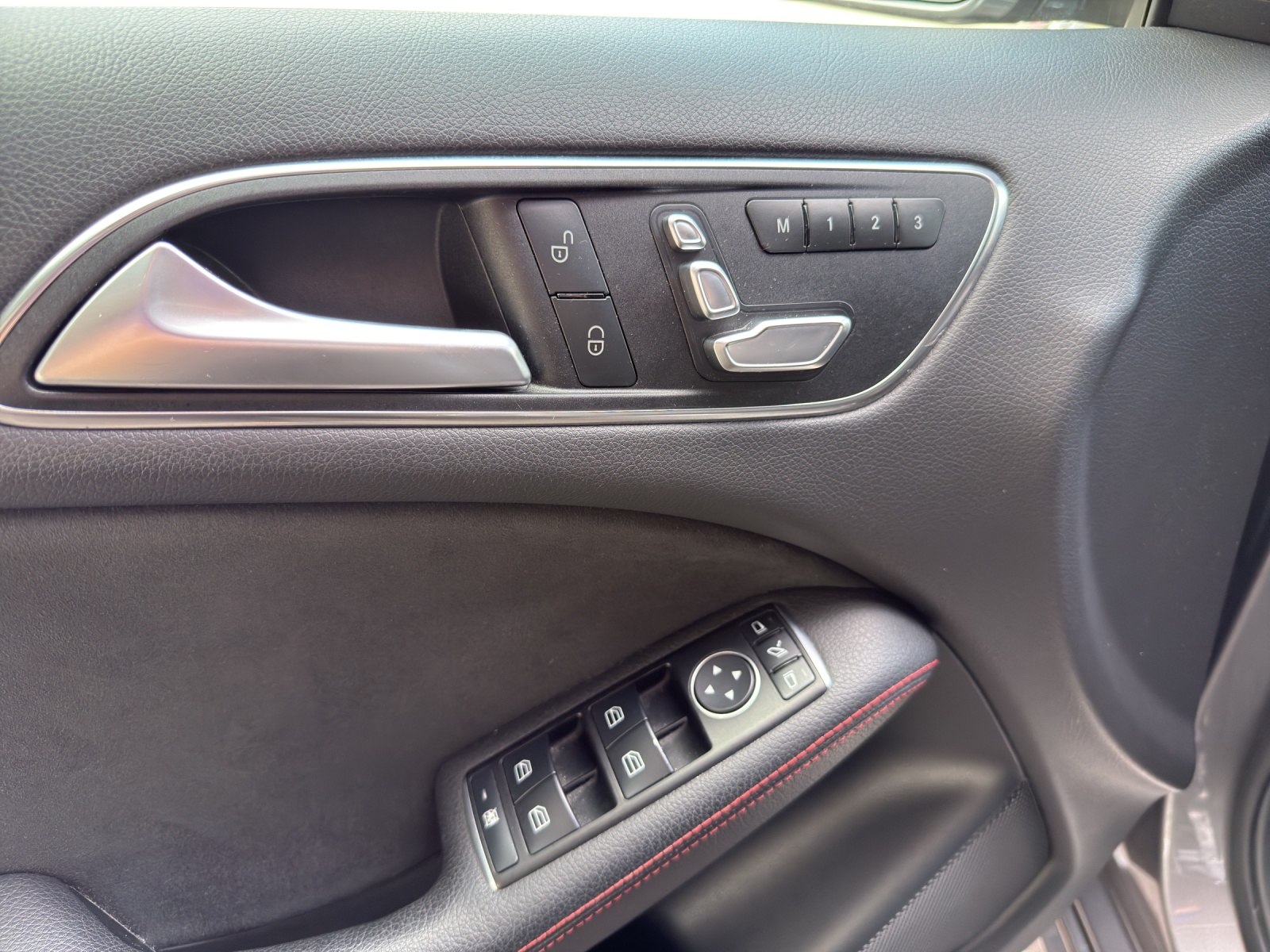 MERCEDES-BENZ B 220 AMG Line 4Matic 7G-DCT-image-19