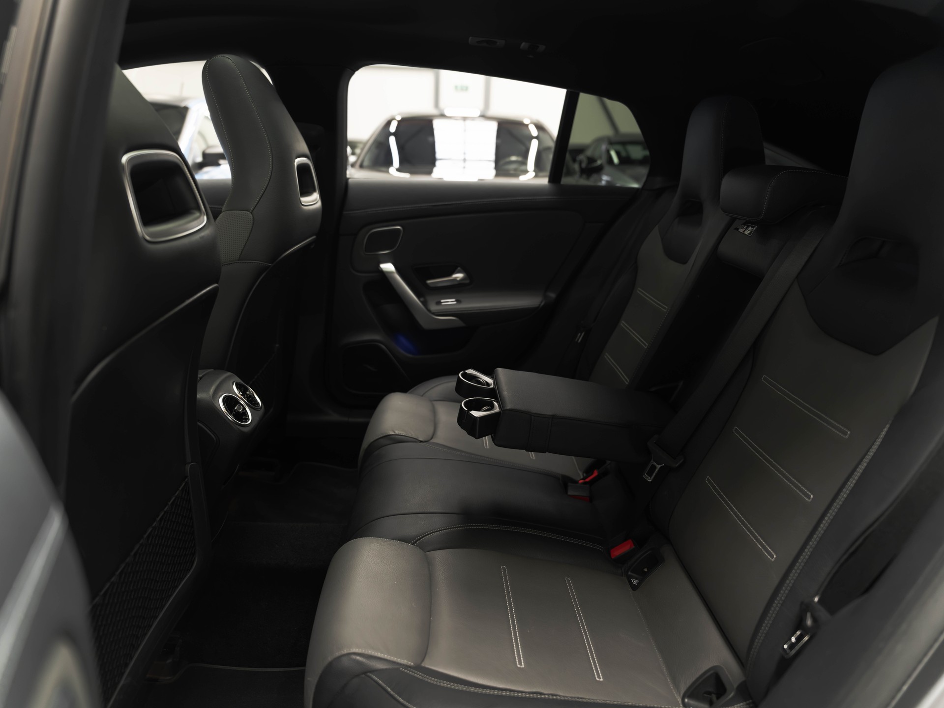 MERCEDES-BENZ CLA Shooting Brake 35 AMG 4Matic 7G-DCT-image-9