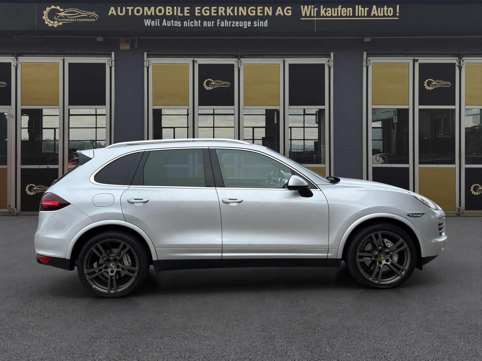 PORSCHE Cayenne S-showroom-element-3