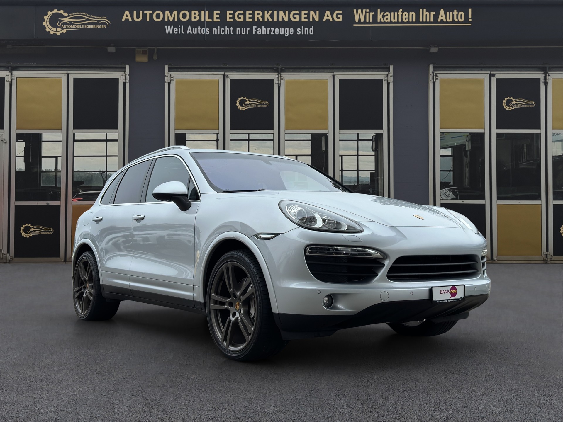 PORSCHE Cayenne S-showroom-element-2