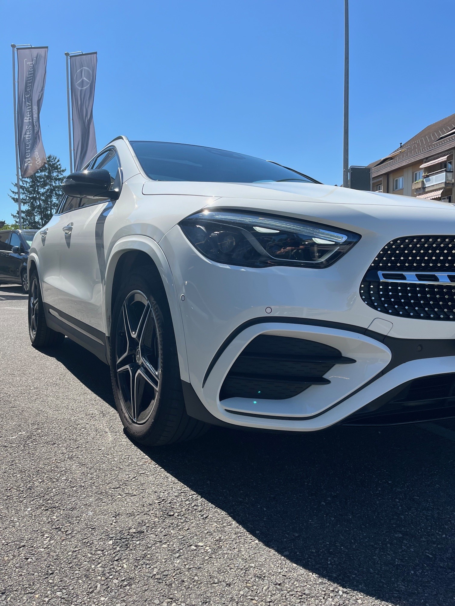 MERCEDES-BENZ GLA 250 4Matic AMG Line 8G-DCT-showroom-element-3