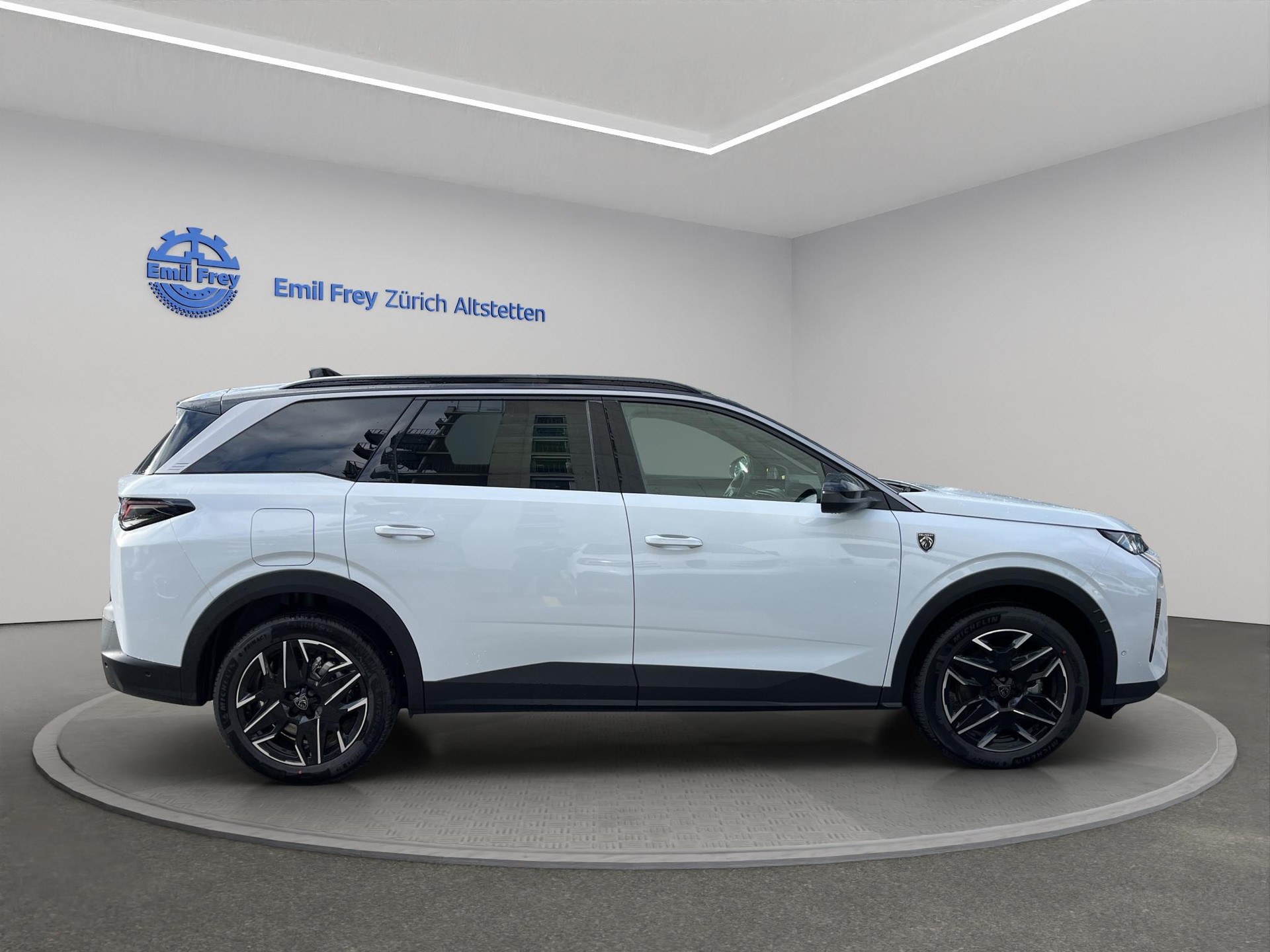 PEUGEOT 5008 1.2 Hybrid GT-showroom-element-3