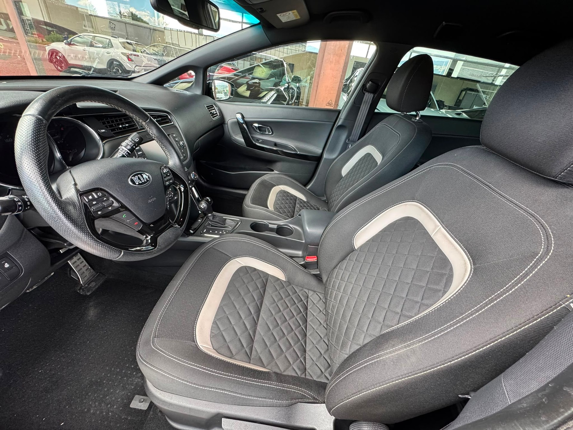 KIA Cee'd Sportswagon 1.6 CRDi Trend DCT-image-6