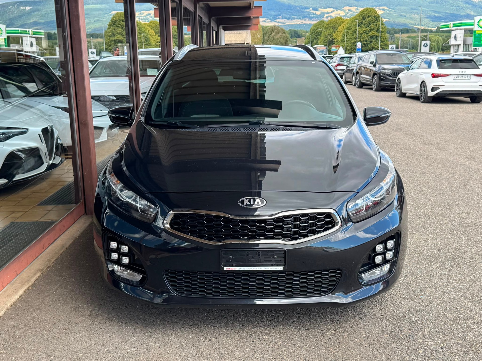 KIA Cee'd Sportswagon 1.6 CRDi Trend DCT-image-2