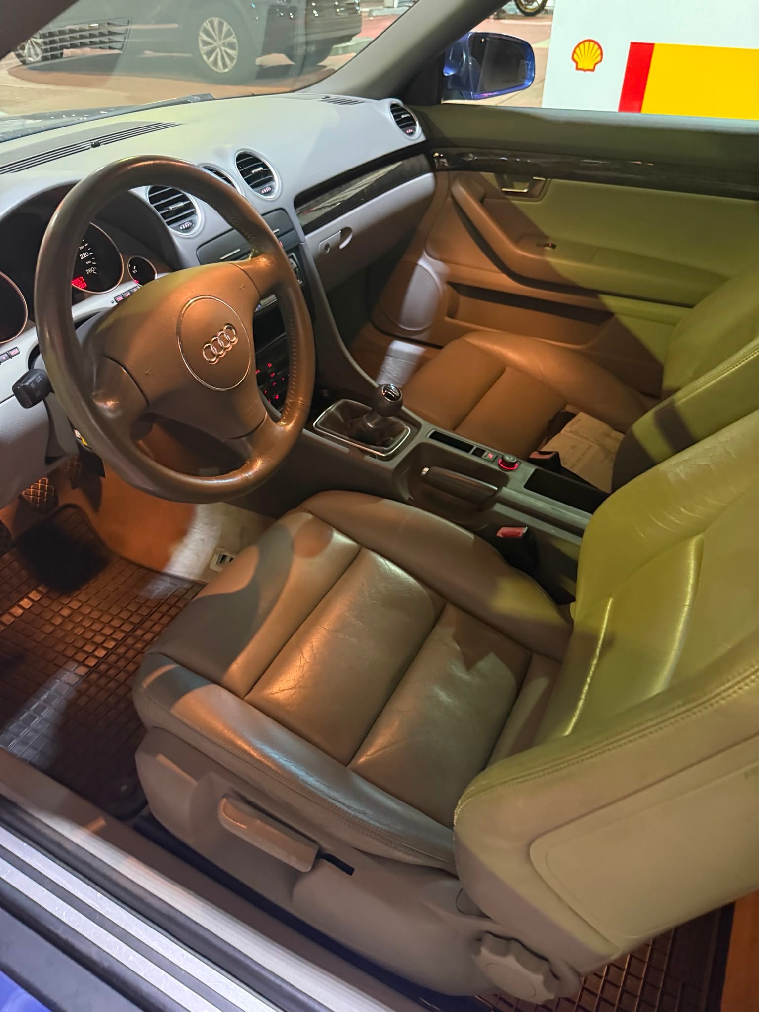 AUDI A4 Cabriolet 2.4 V6-showroom-element-3