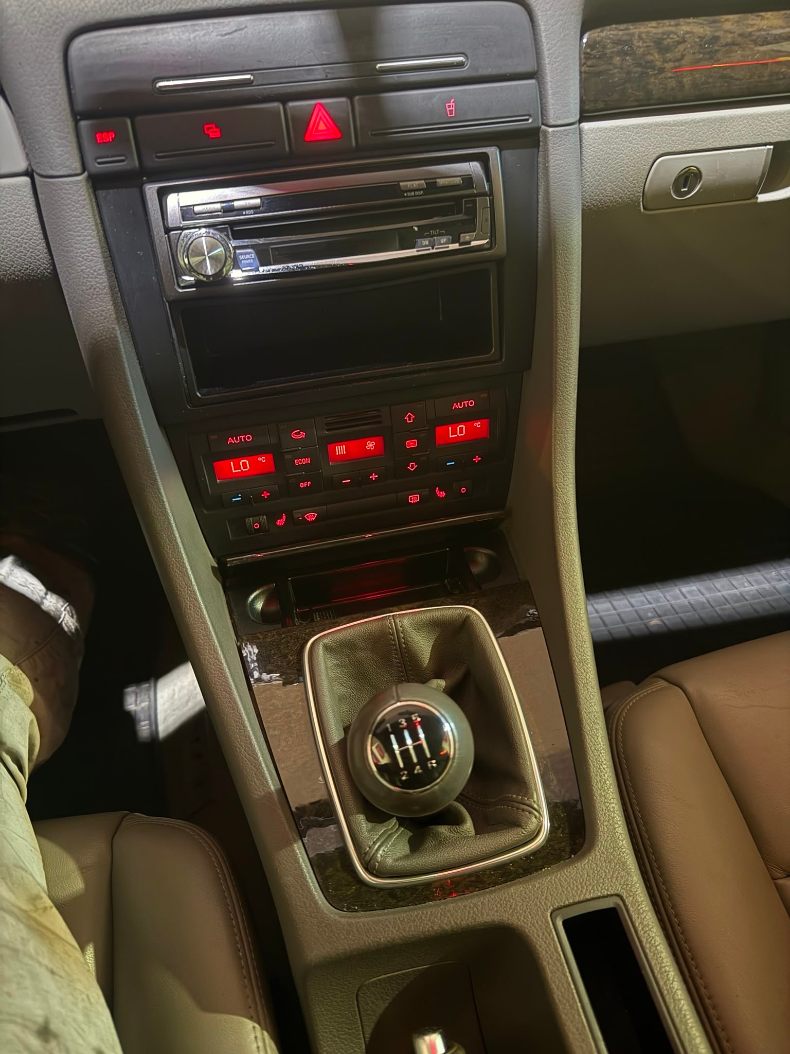 AUDI A4 Cabriolet 2.4 V6-showroom-element-2