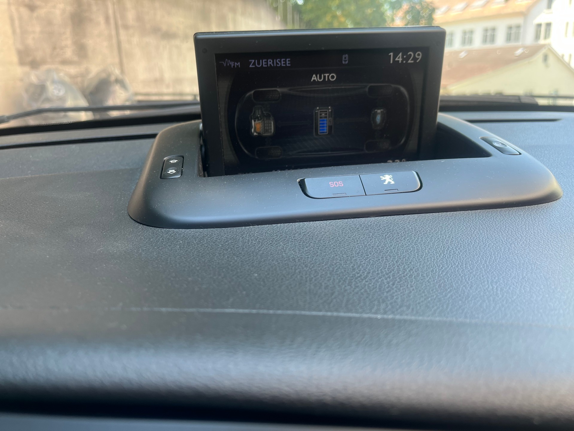 PEUGEOT 3008 HYbrid4 2.0 HDI EGS6-image-12