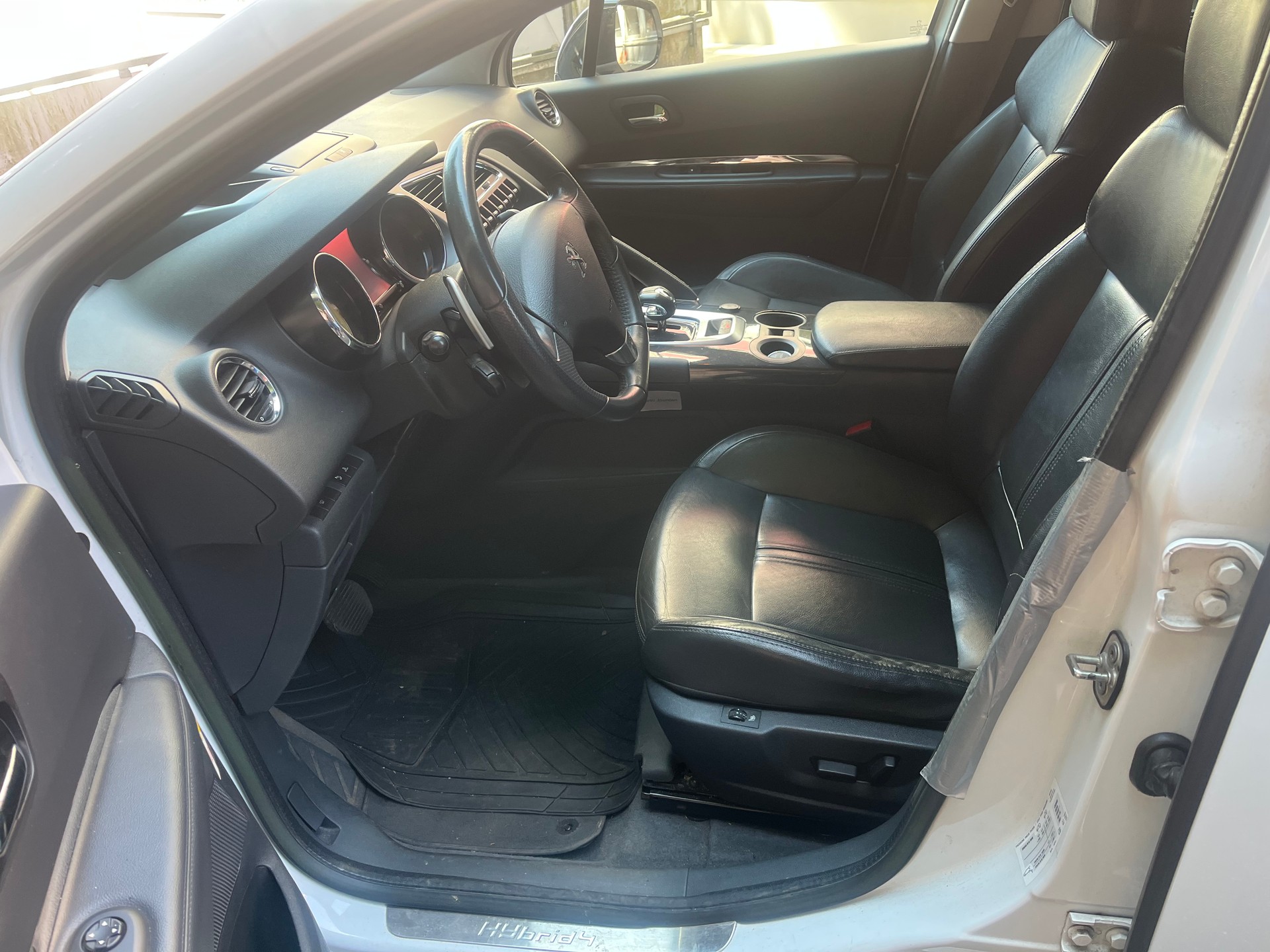 PEUGEOT 3008 HYbrid4 2.0 HDI EGS6-image-10
