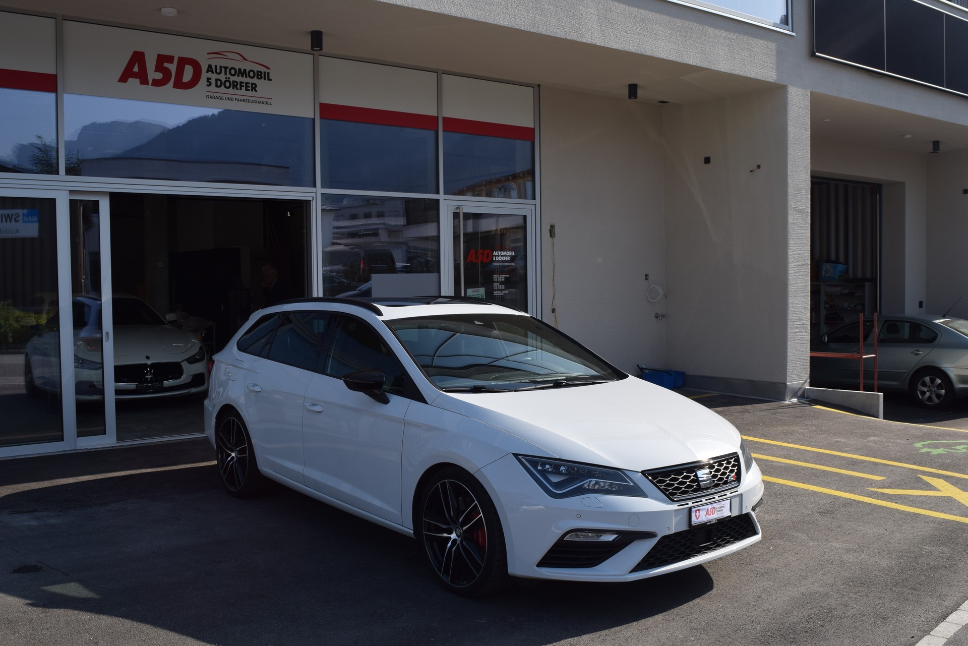 SEAT Leon ST 2.0 TSI Cupra 300 4 Drive DSG-showroom-element-2