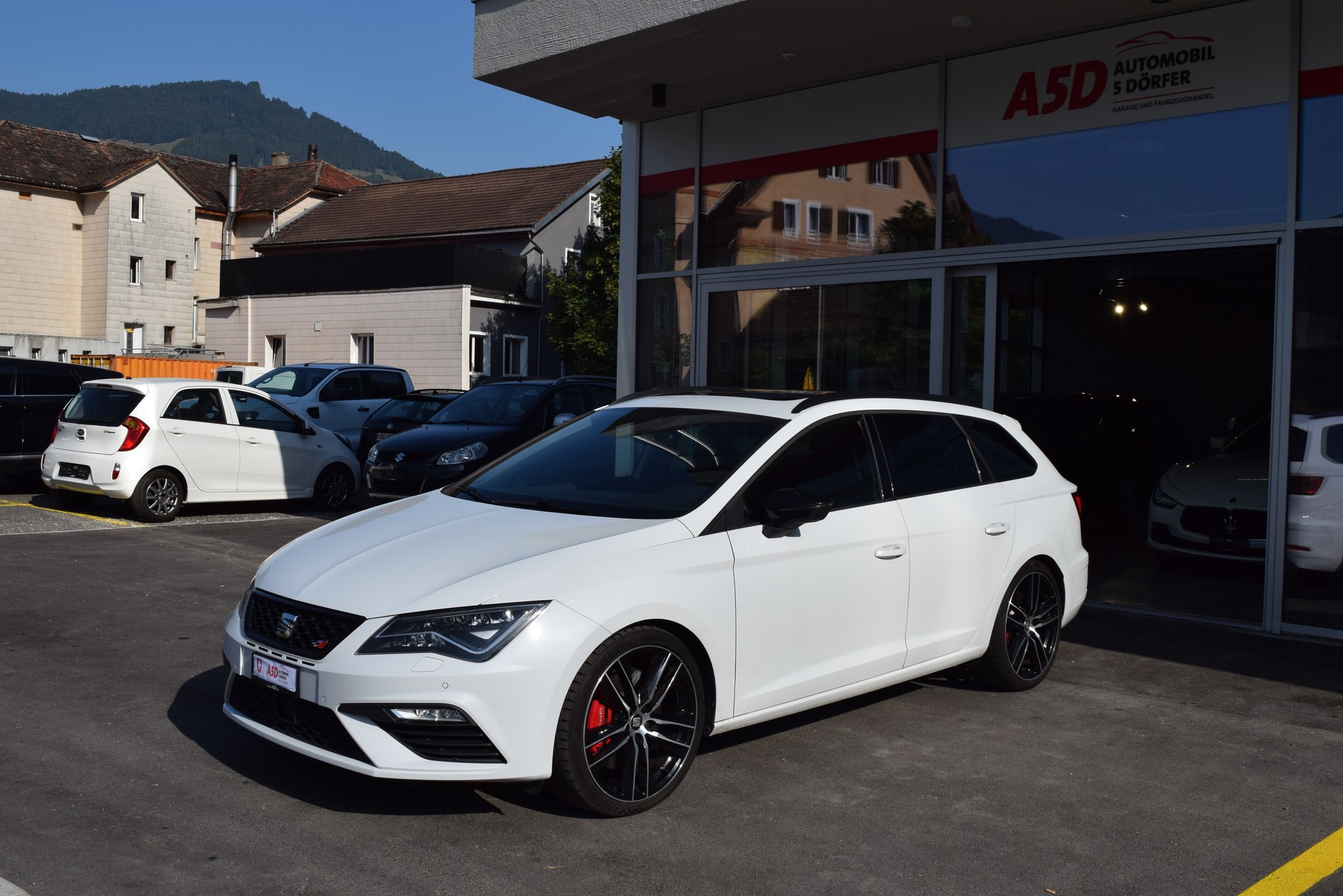 SEAT Leon ST 2.0 TSI Cupra 300 4 Drive DSG-showroom-element-1